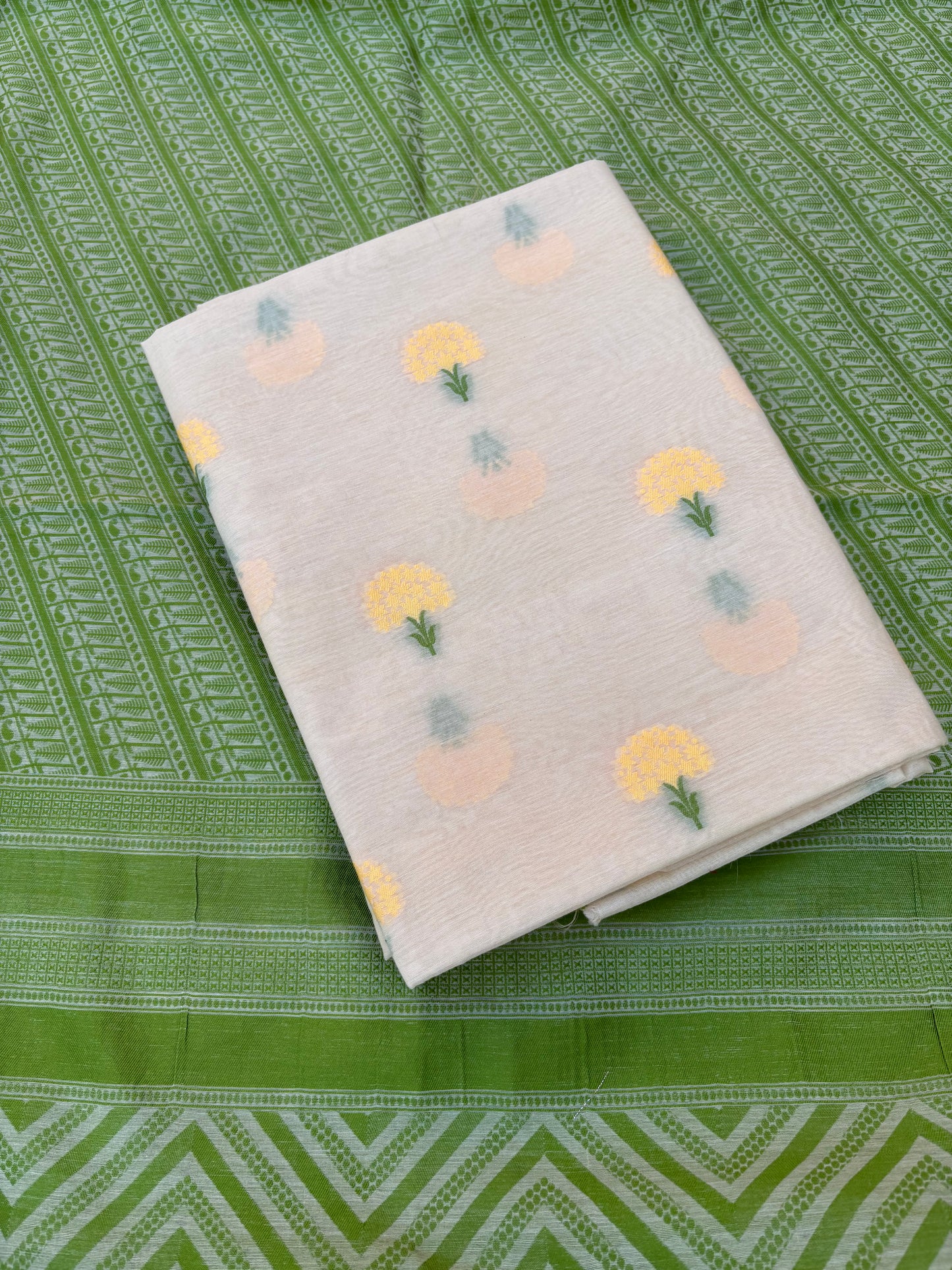 Flower weaving kurta, Resham weaving dupatta , plain bottom