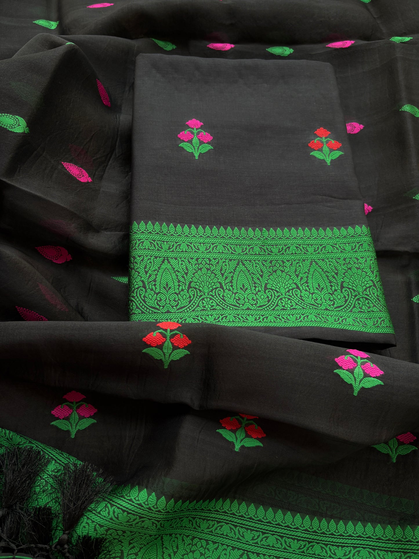 Black meenadar Chiniya kora suit set