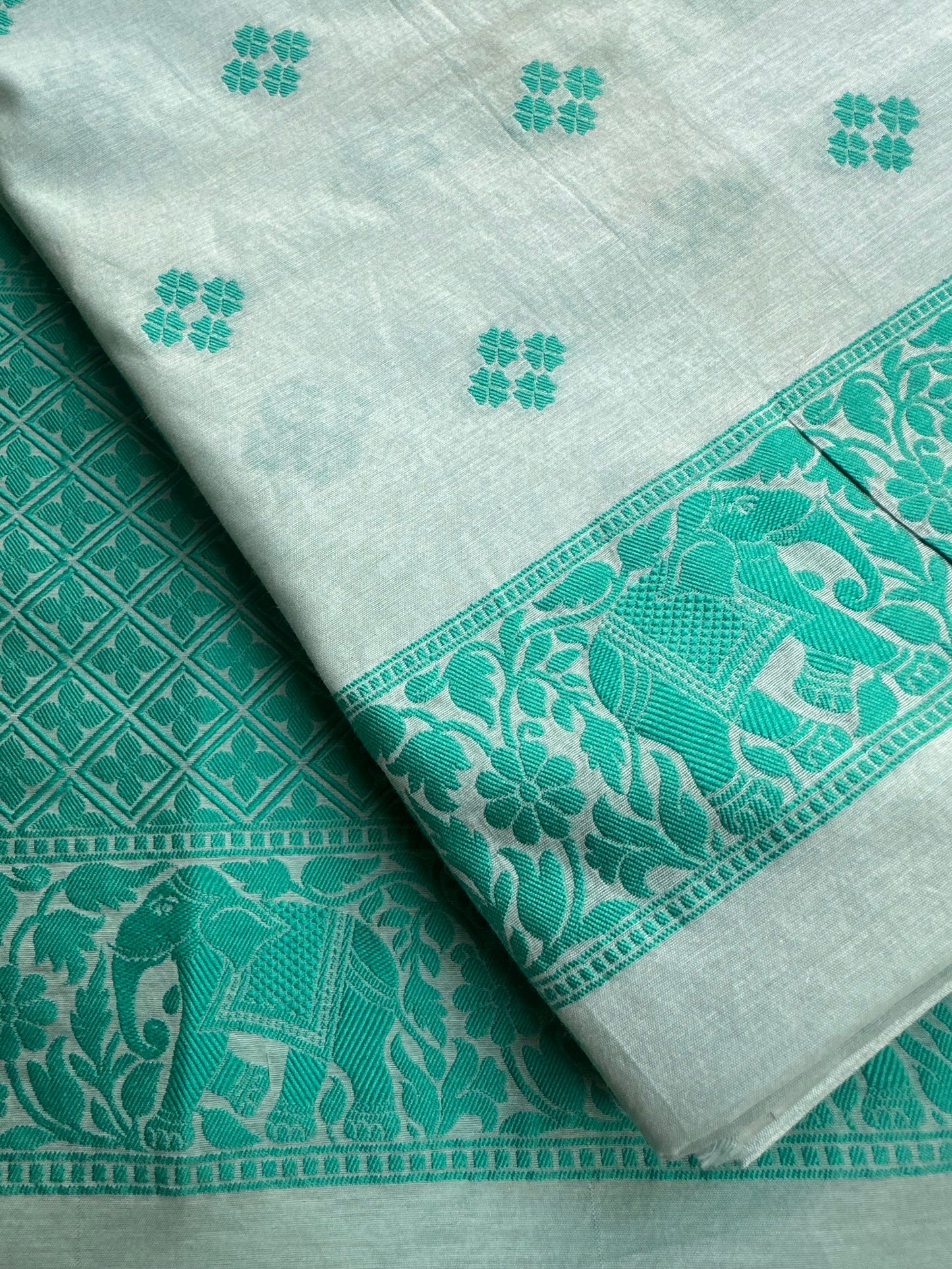 Sea green booti kurta, shikargah dupatta, plain bottom