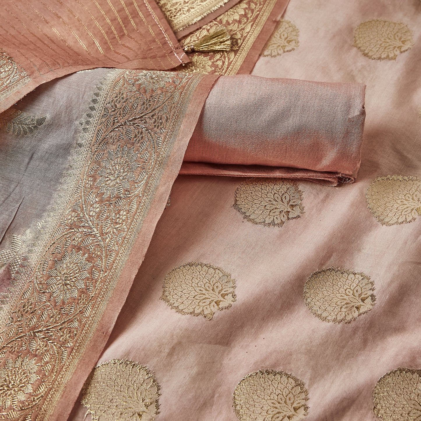 Rustic Zari weaving bootis on kurta, zigzag rangkat dupatta, plain bottom