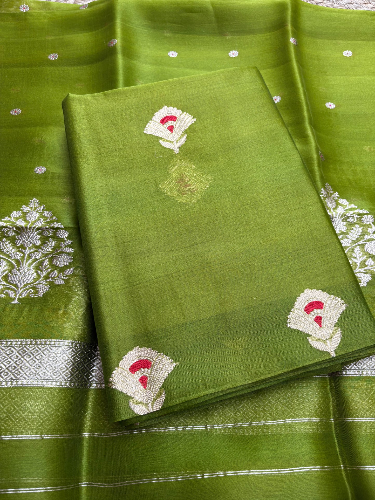 Green kora kadhwa piece suit set