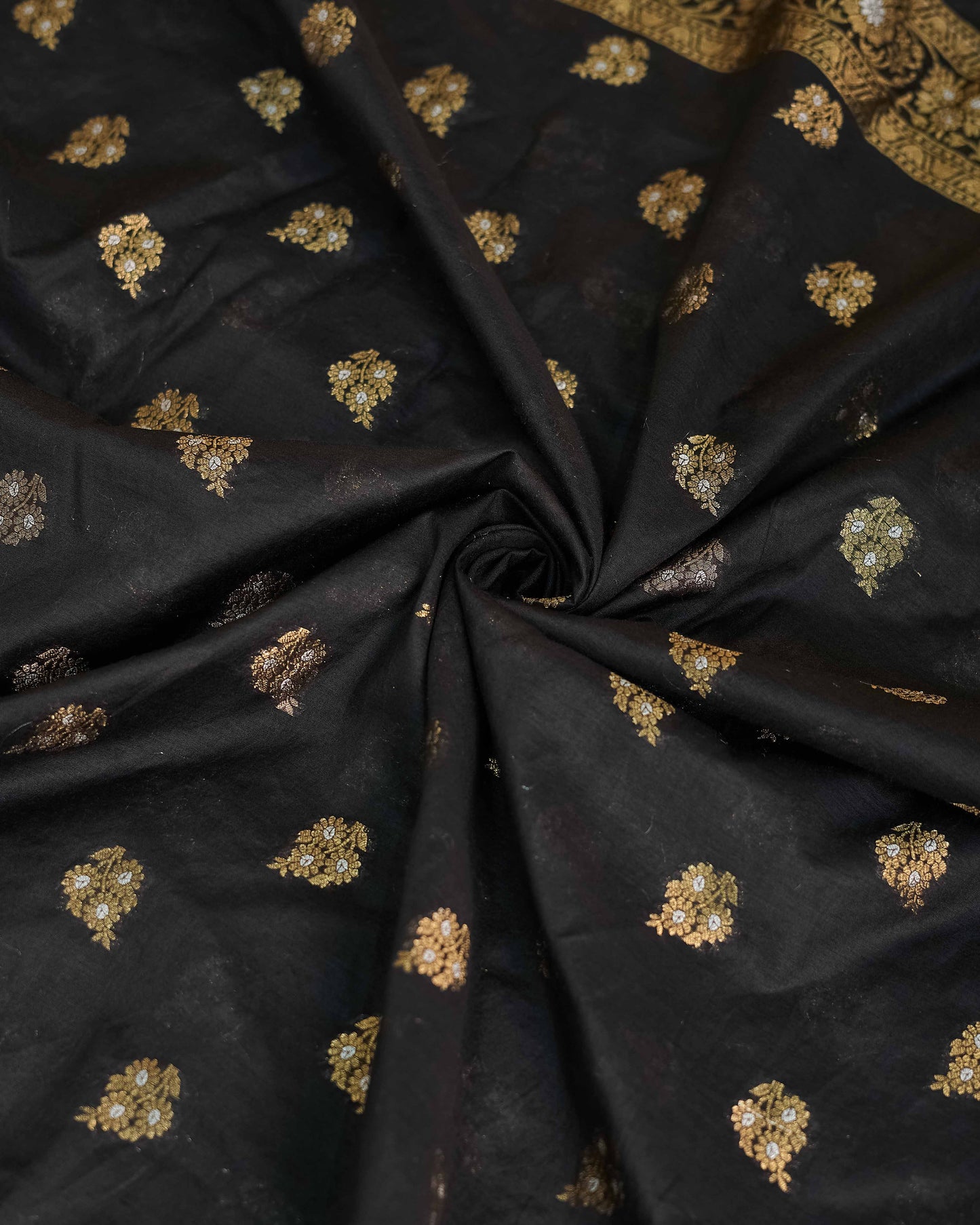 Black chanderi sona rupa kurta, sona rupa zari dupatta , plain bottom