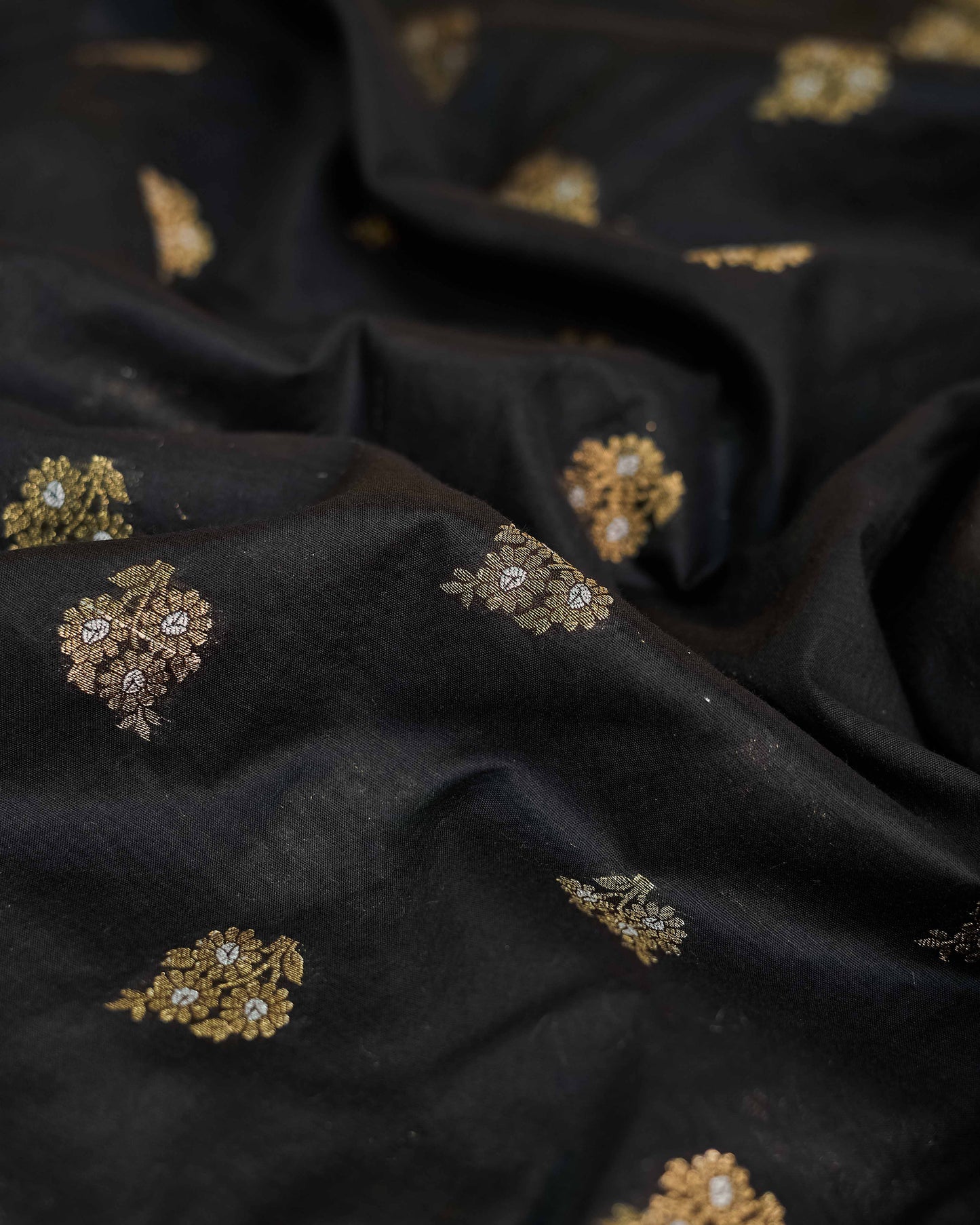 Black chanderi sona rupa kurta, sona rupa zari dupatta , plain bottom