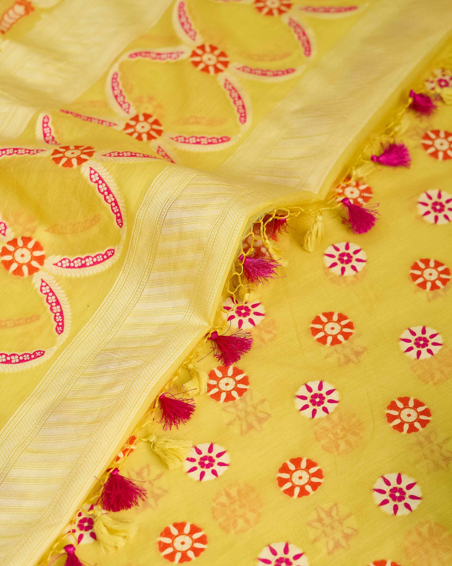 Yellow meenadar kurta, jaal dupatta, plain bottom