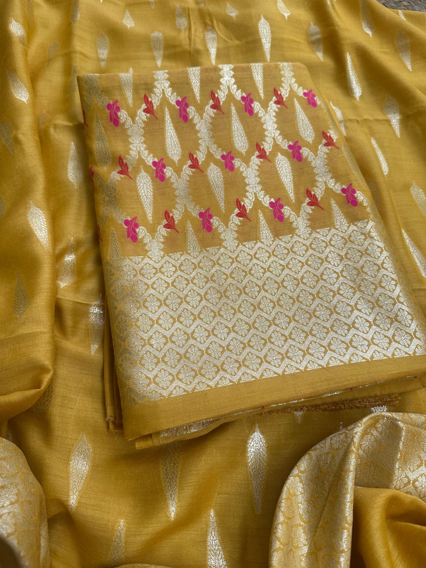 Yellow moonga silk meendar 3 piece suit set