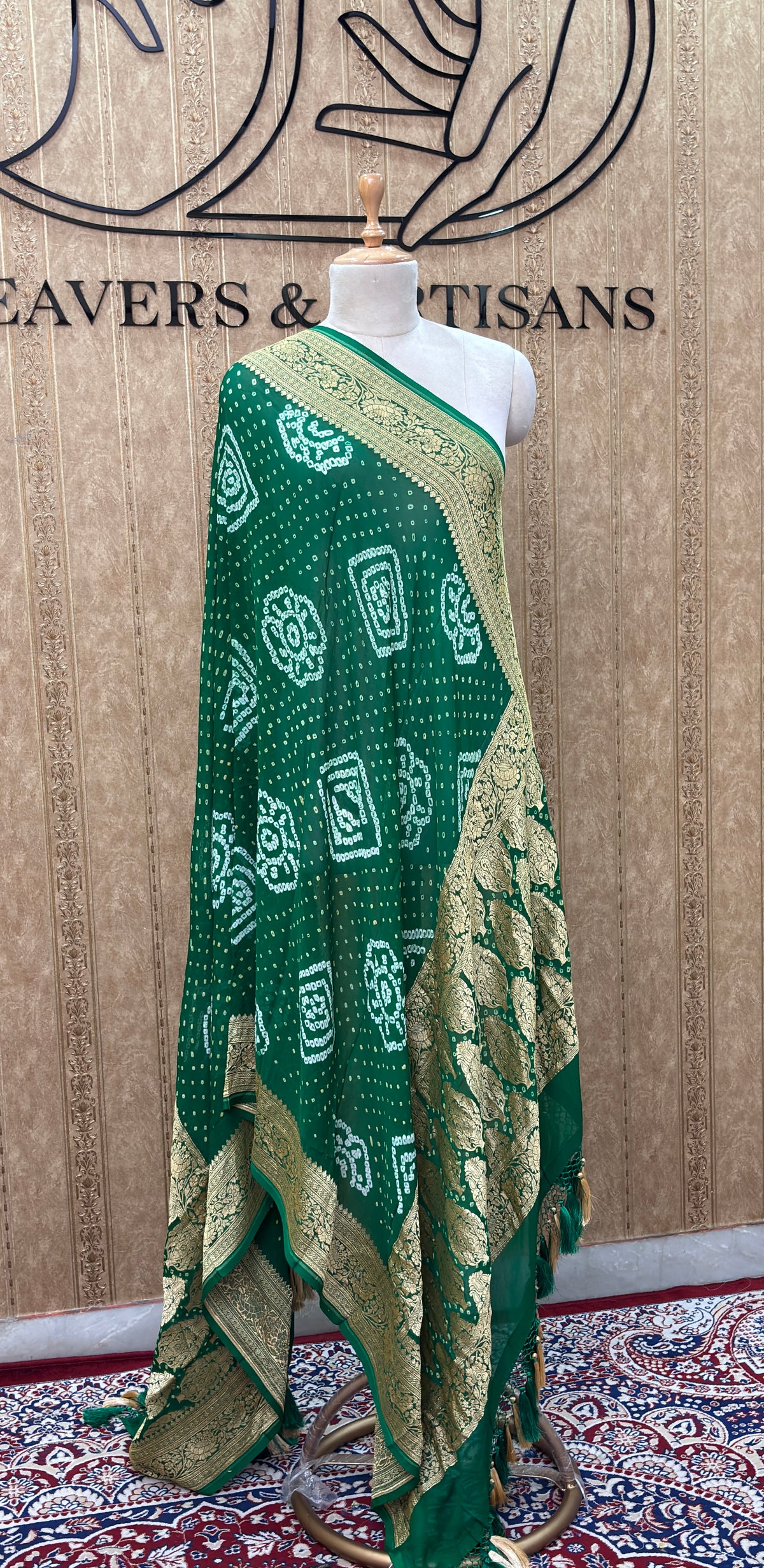 Green Khaddi georgette kadhwa border bandhani dupatta