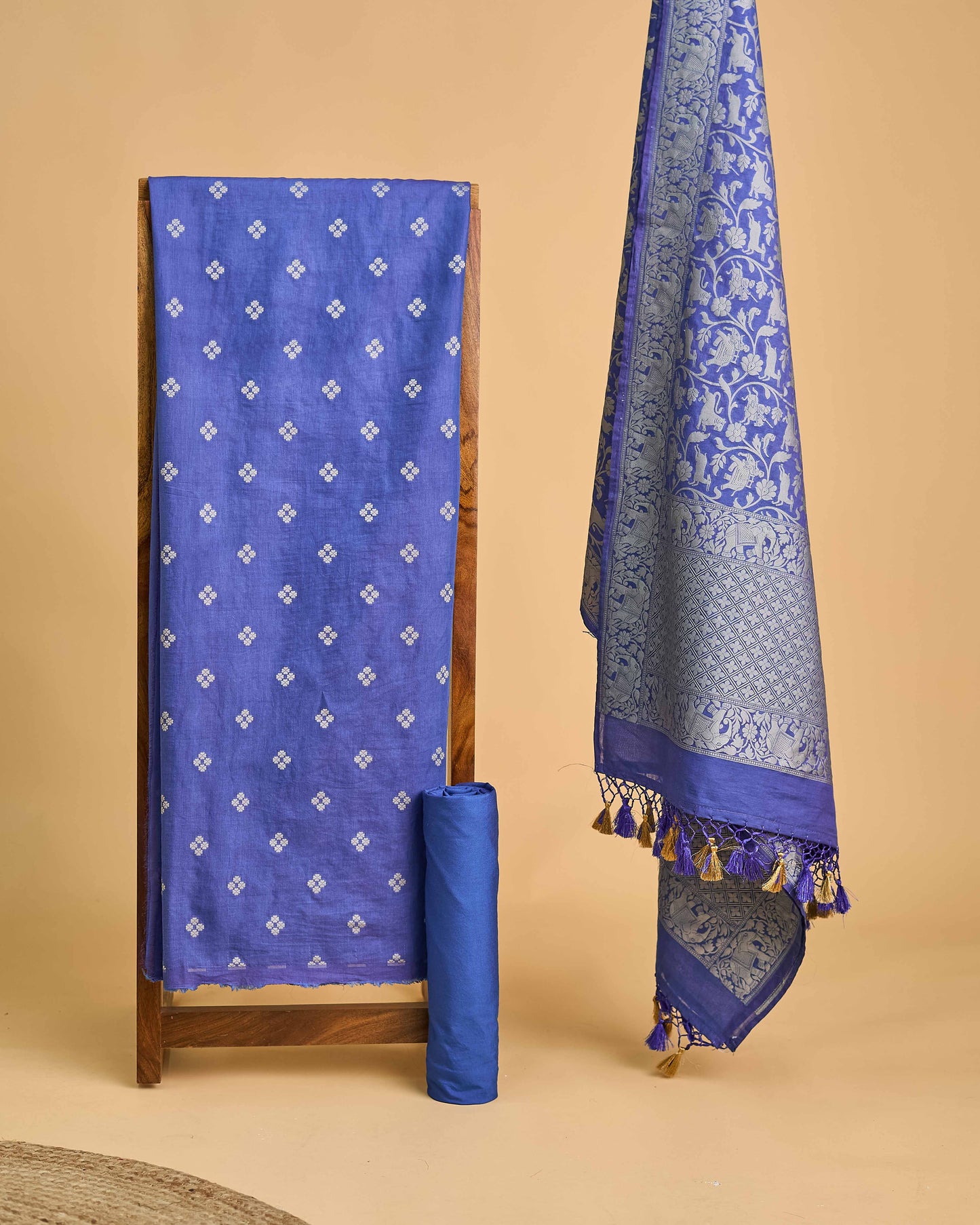 Blue small booti kurta, shikargah dupatta, plain bottom