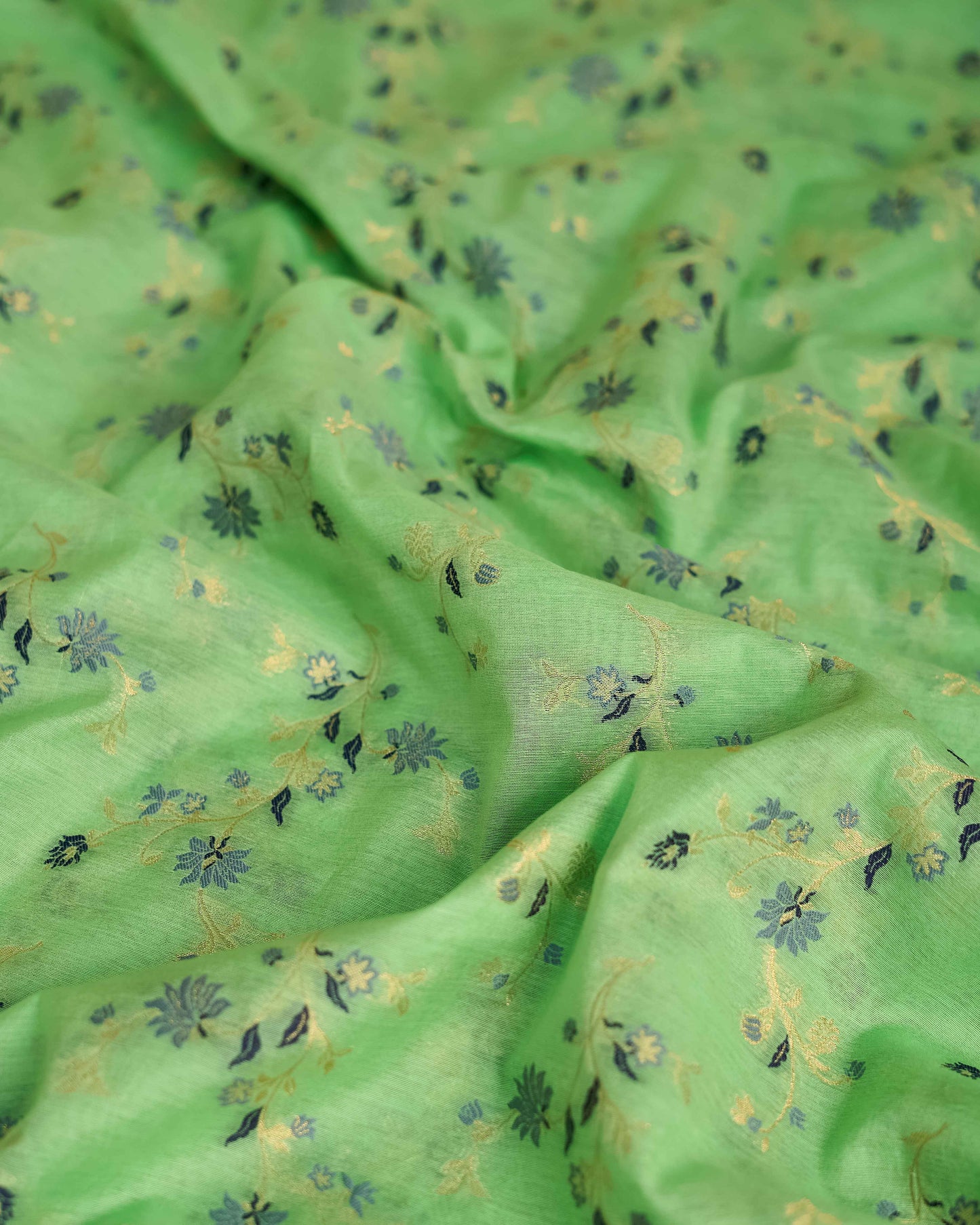 Green meenadar booti kurta, jaal dupatta, plain dupatta