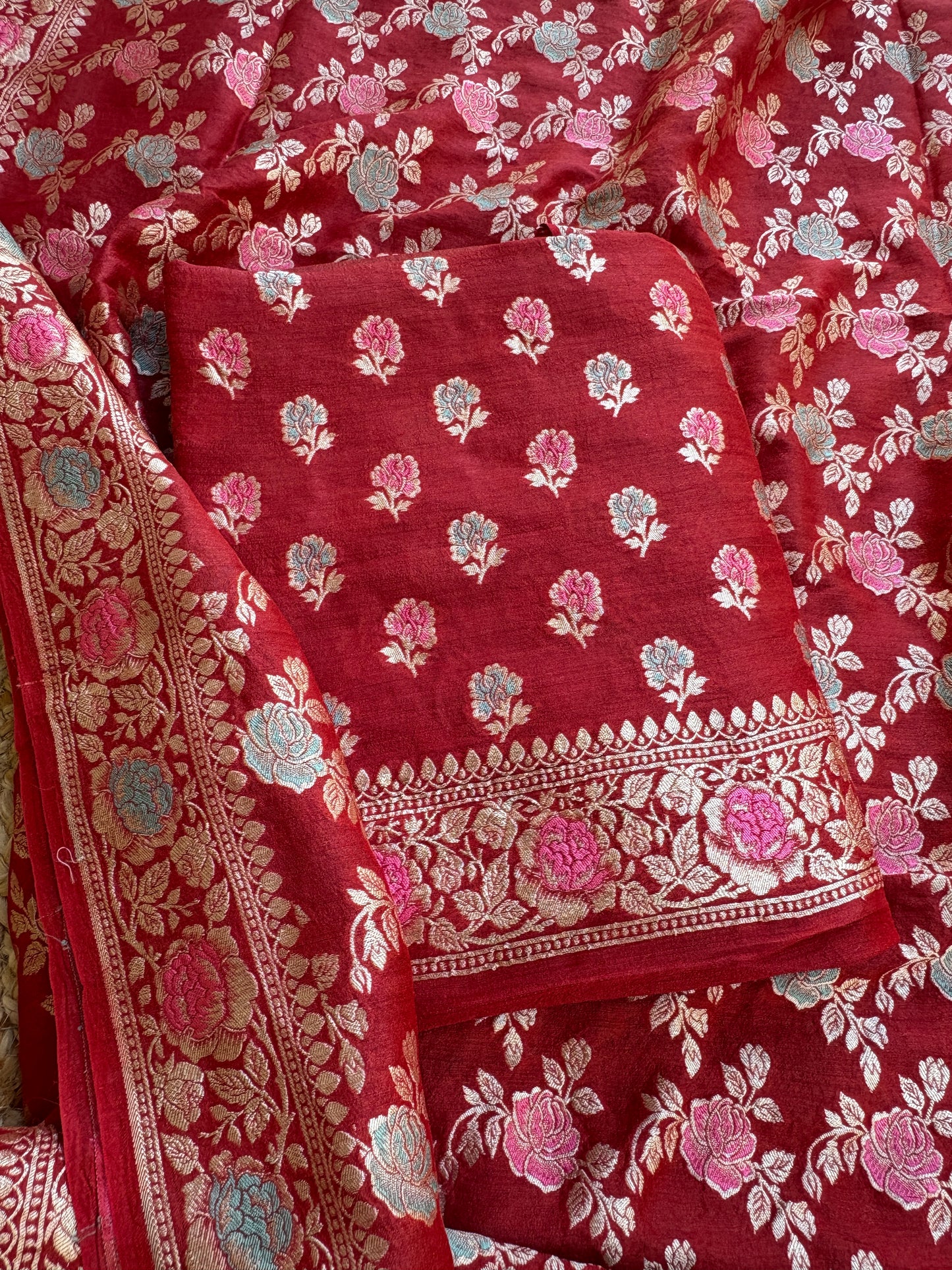Red jaal meenadar moonga silk suit set