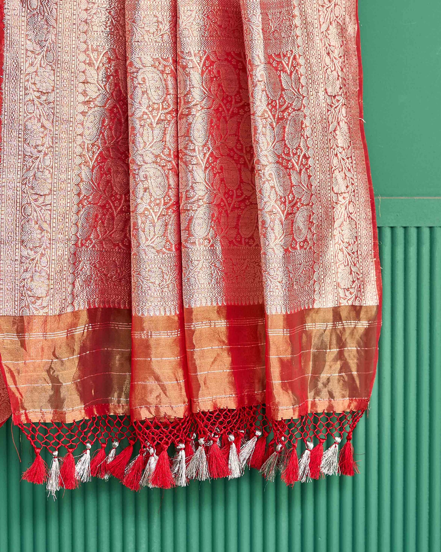 Red silver zari chaand tara saree