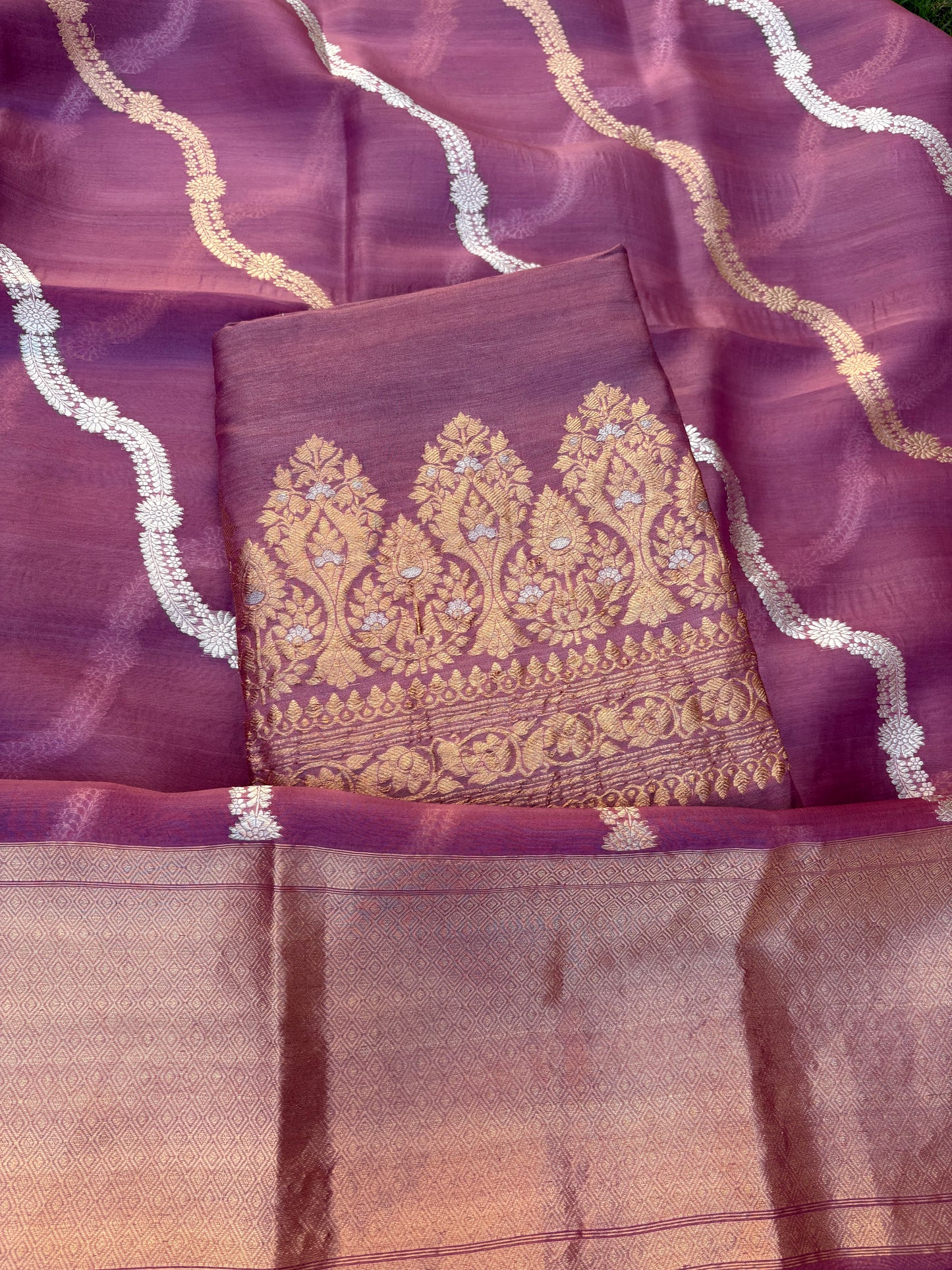 Onion pink Chiniya kora kadhwa 3 piece suit set