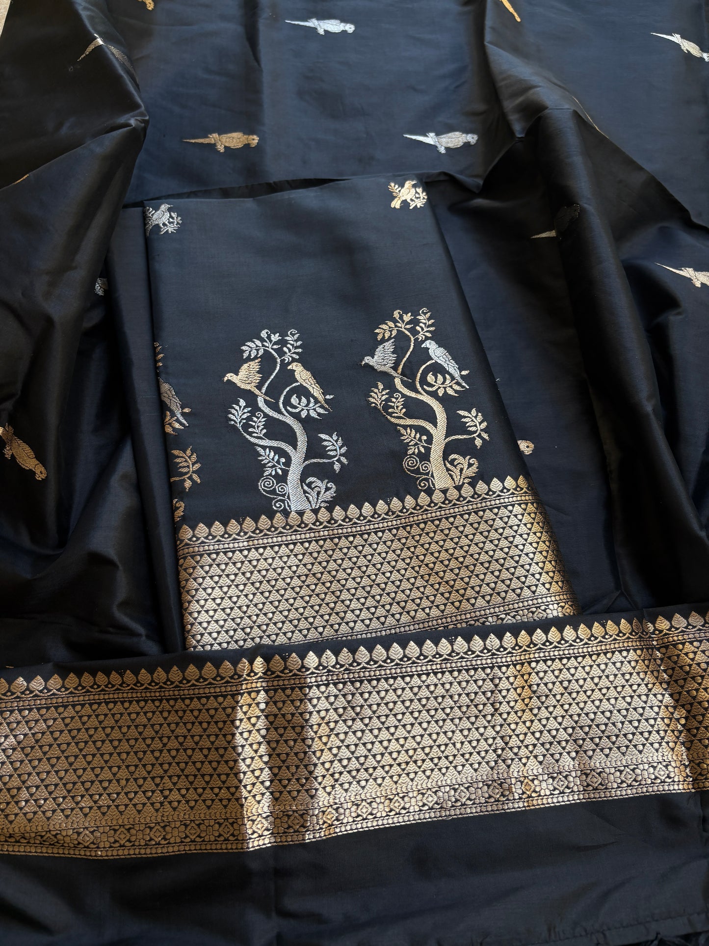 Black katan by katan figure motif suit set