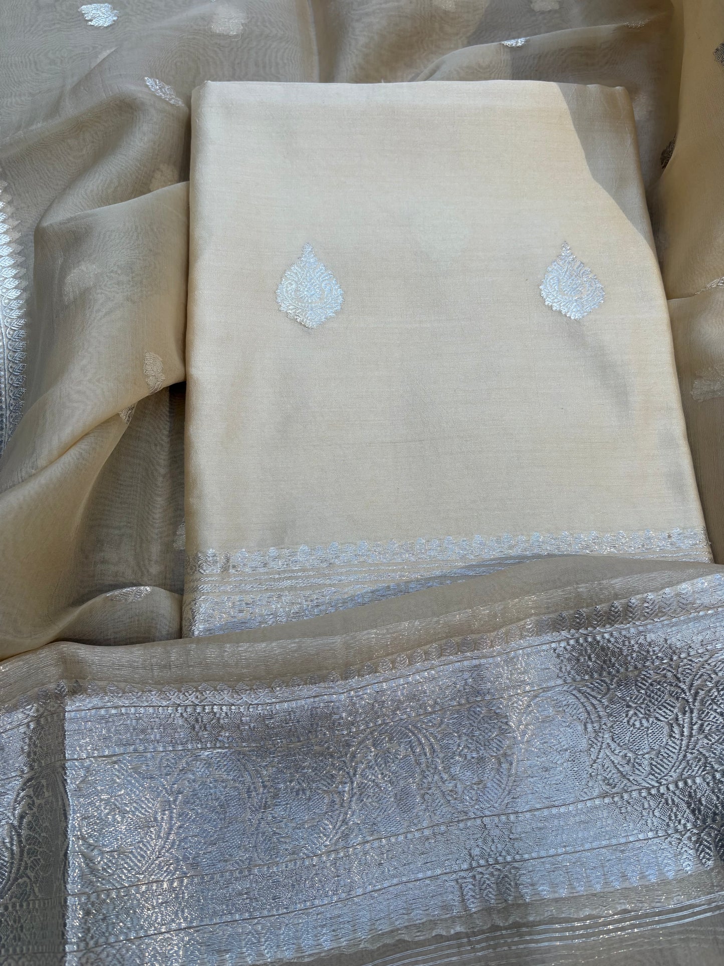 Cream Chiniya silk kurta, kora silk dupatta, plain bottom