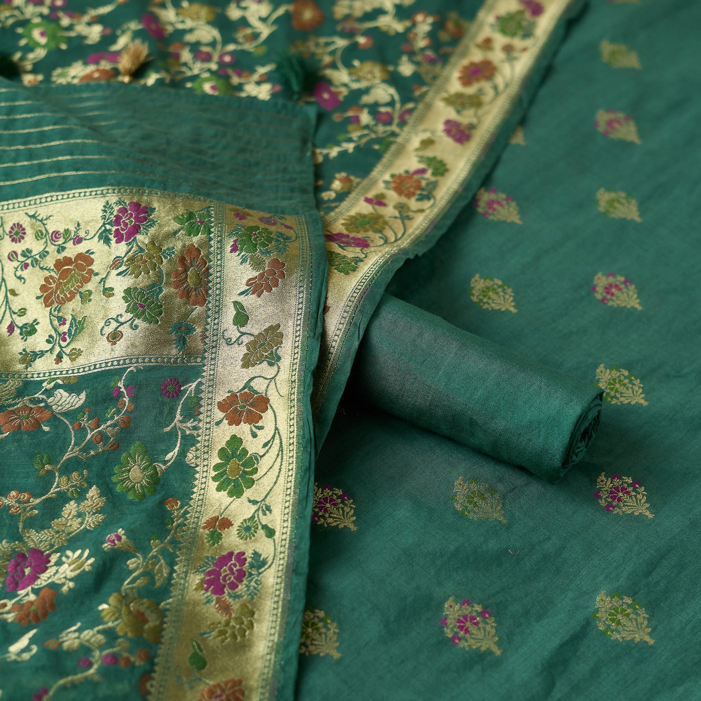 Green Meenadar kurta, meenadar jaal dupatta, plain bottom