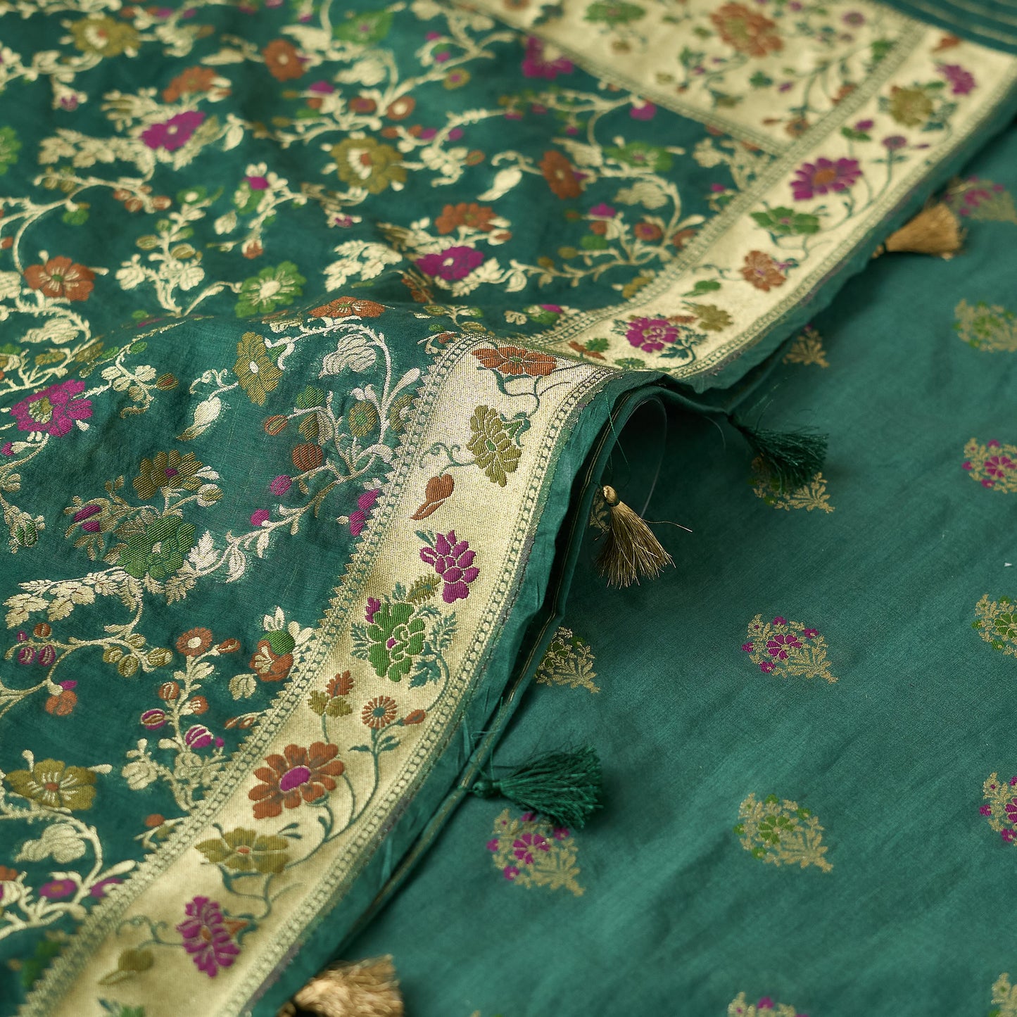 Green Meenadar kurta, meenadar jaal dupatta, plain bottom