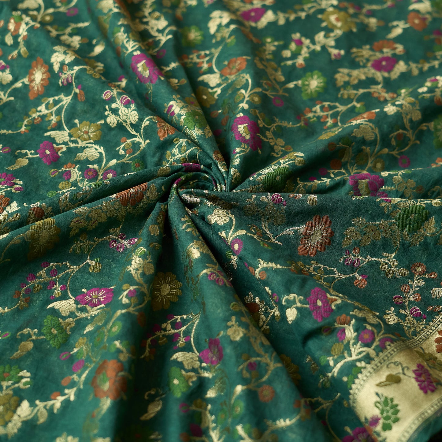 Green Meenadar kurta, meenadar jaal dupatta, plain bottom