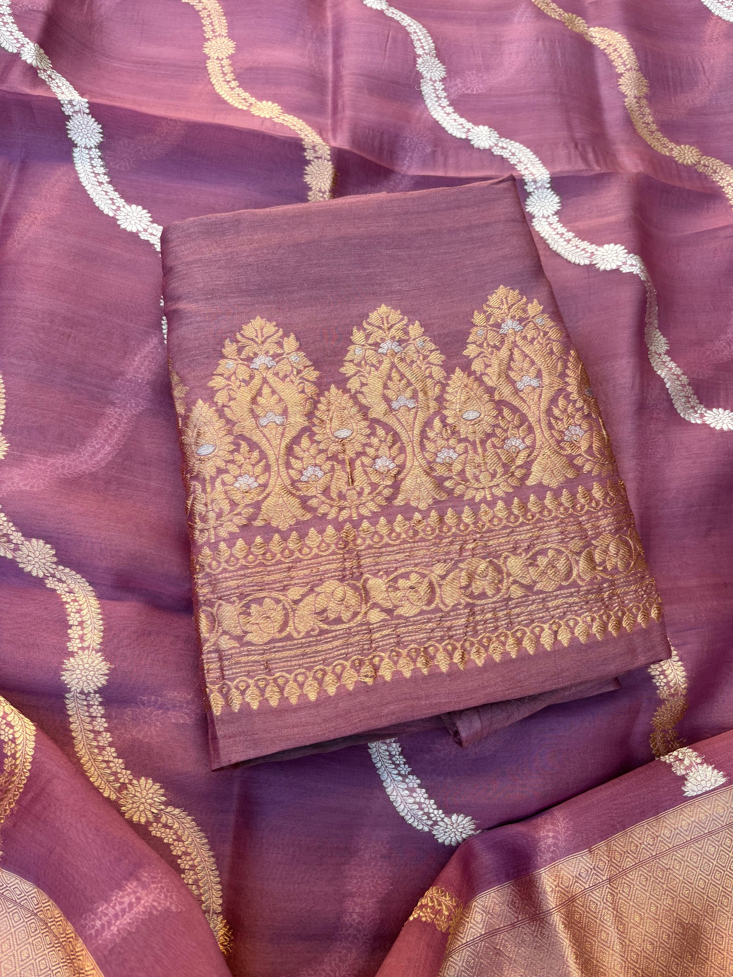 Onion pink Chiniya kora kadhwa 3 piece suit set