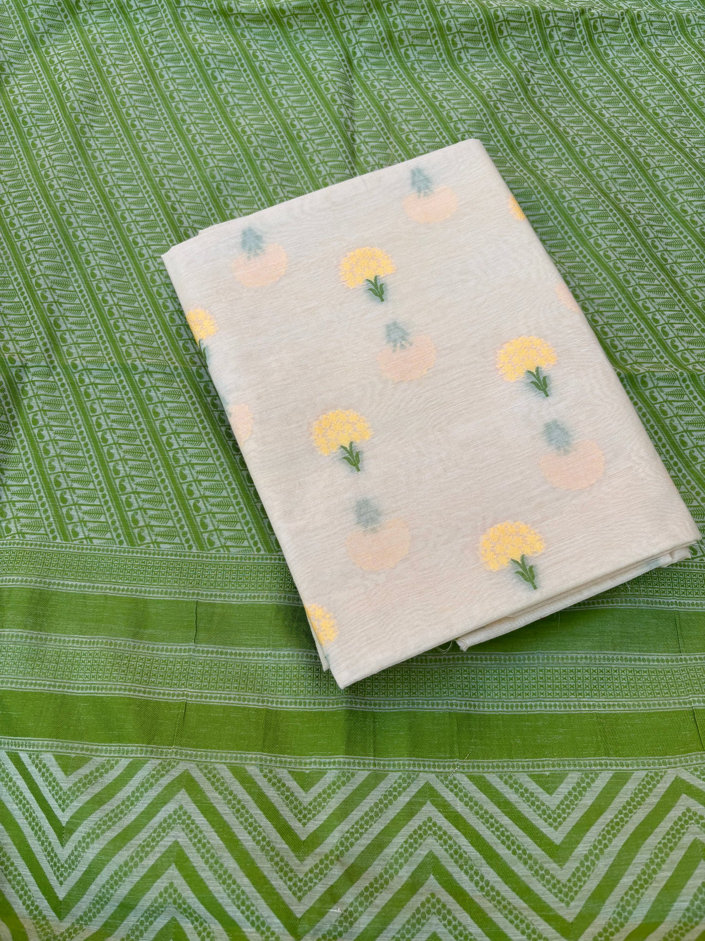 Flower weaving kurta, Resham weaving dupatta , plain bottom