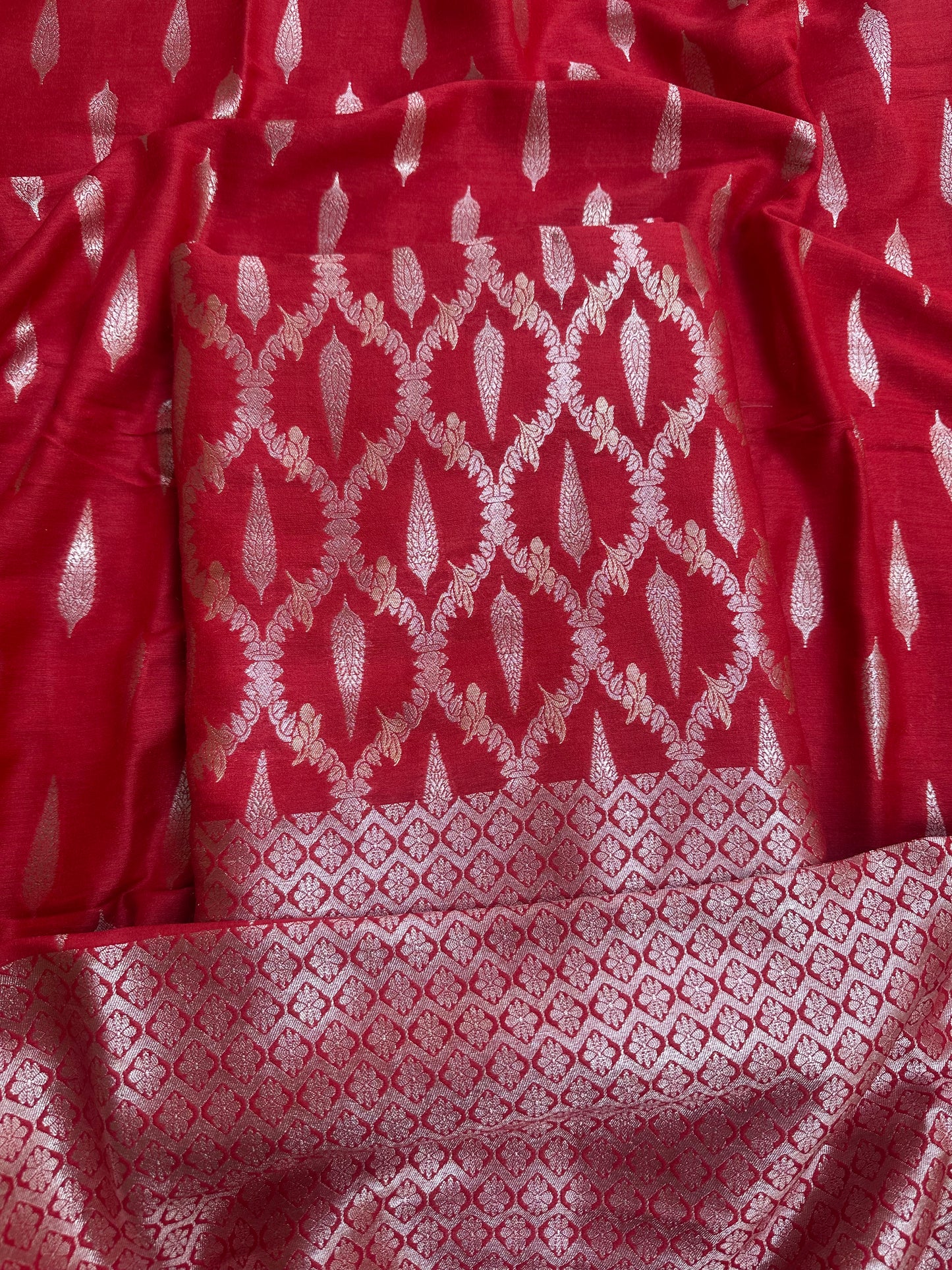 Red meendar moonga silk 3 piece suit set