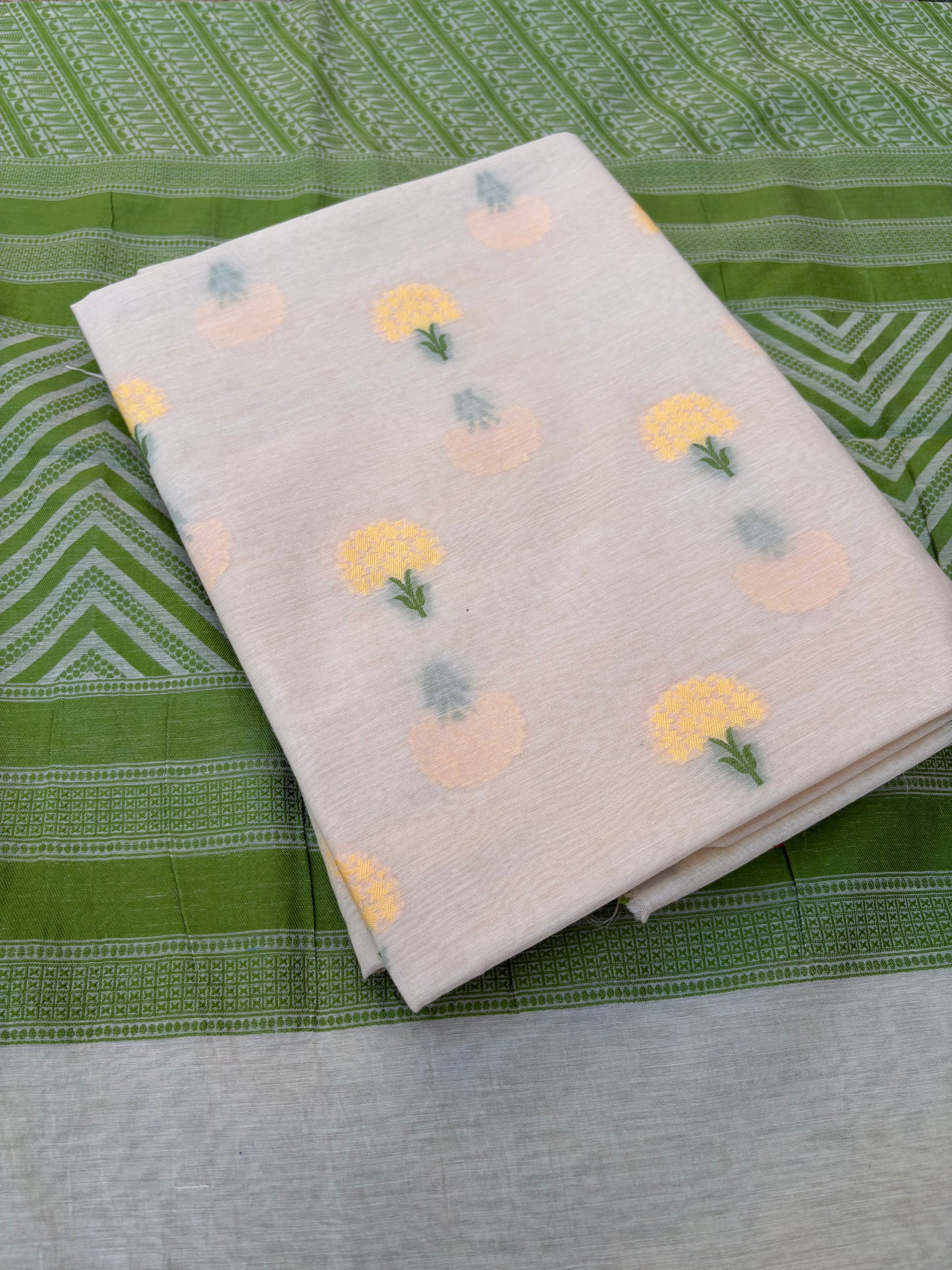 Flower weaving kurta, Resham weaving dupatta , plain bottom