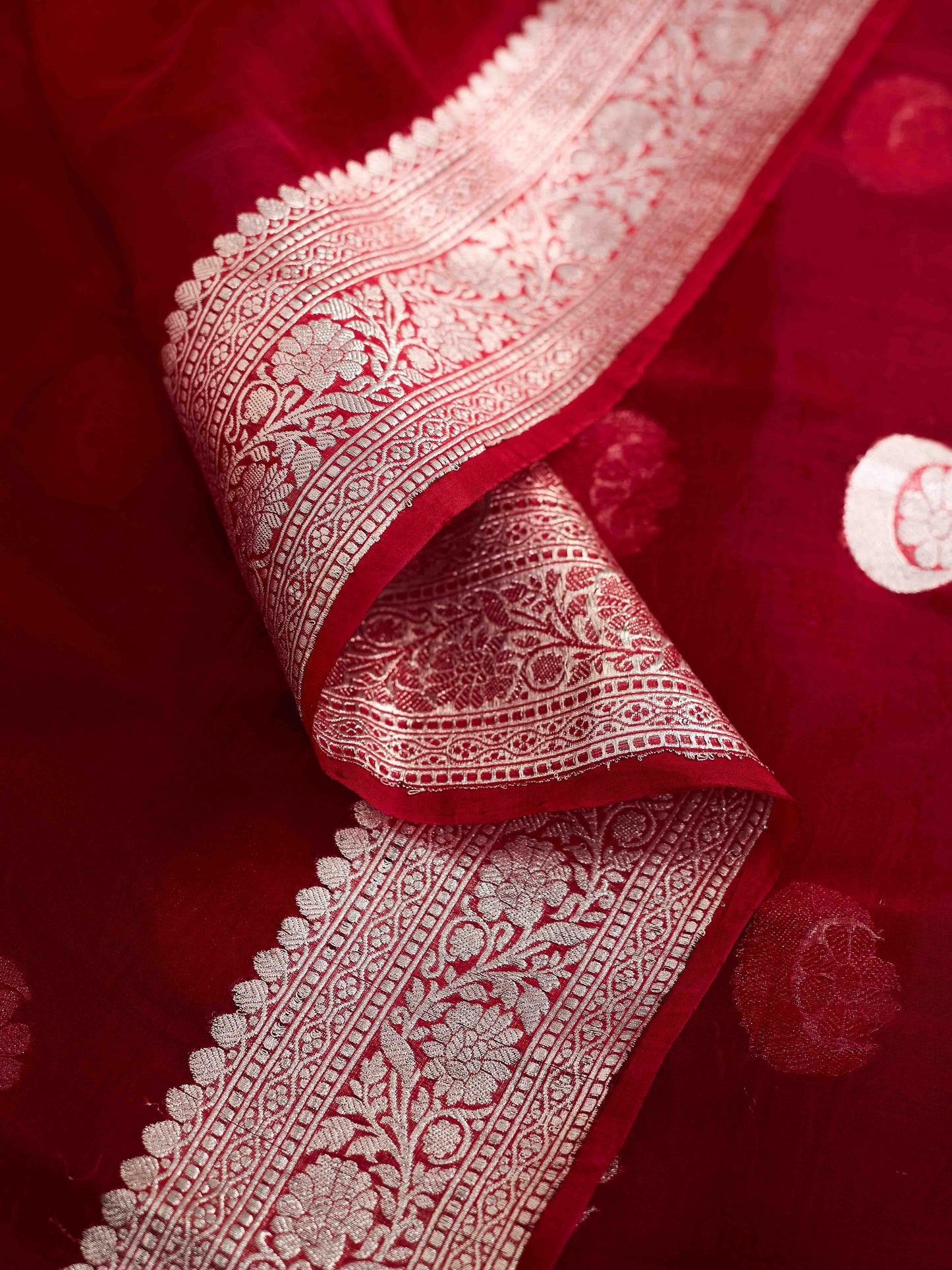 Red Chand Tara kora silk saree