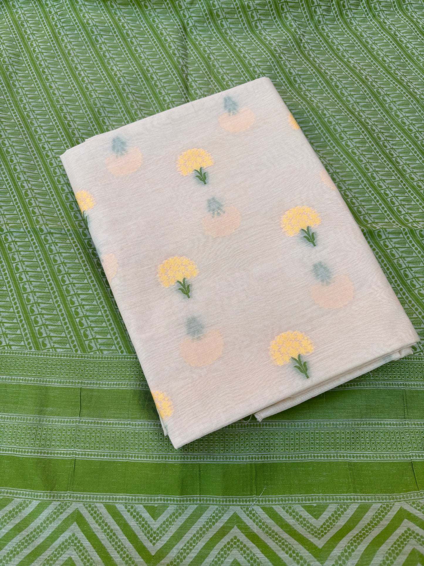 Flower weaving kurta, Resham weaving dupatta , plain bottom