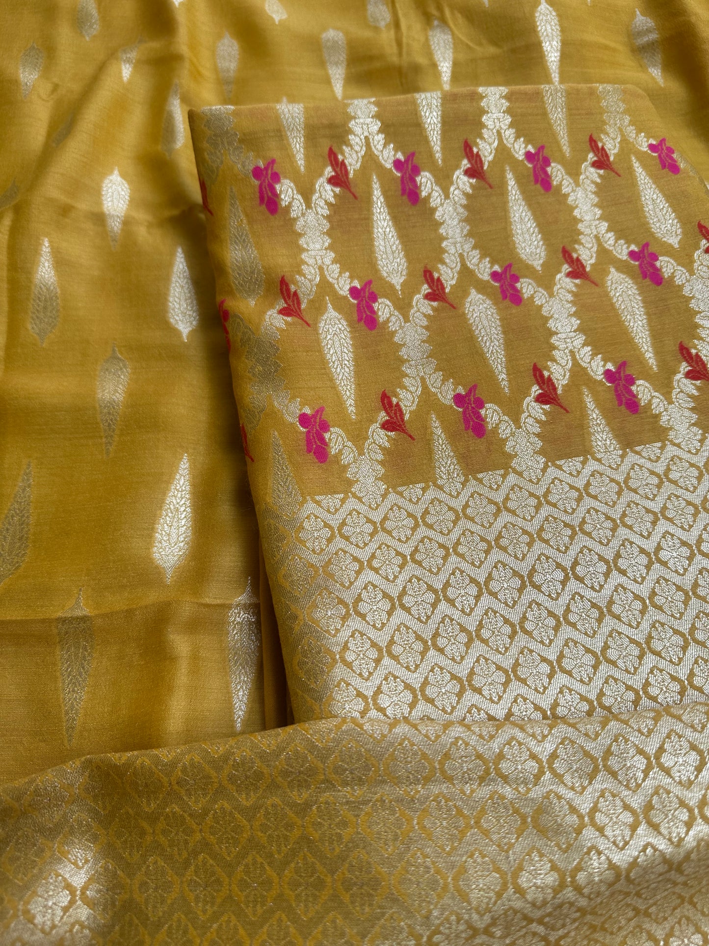 Yellow moonga silk meendar 3 piece suit set