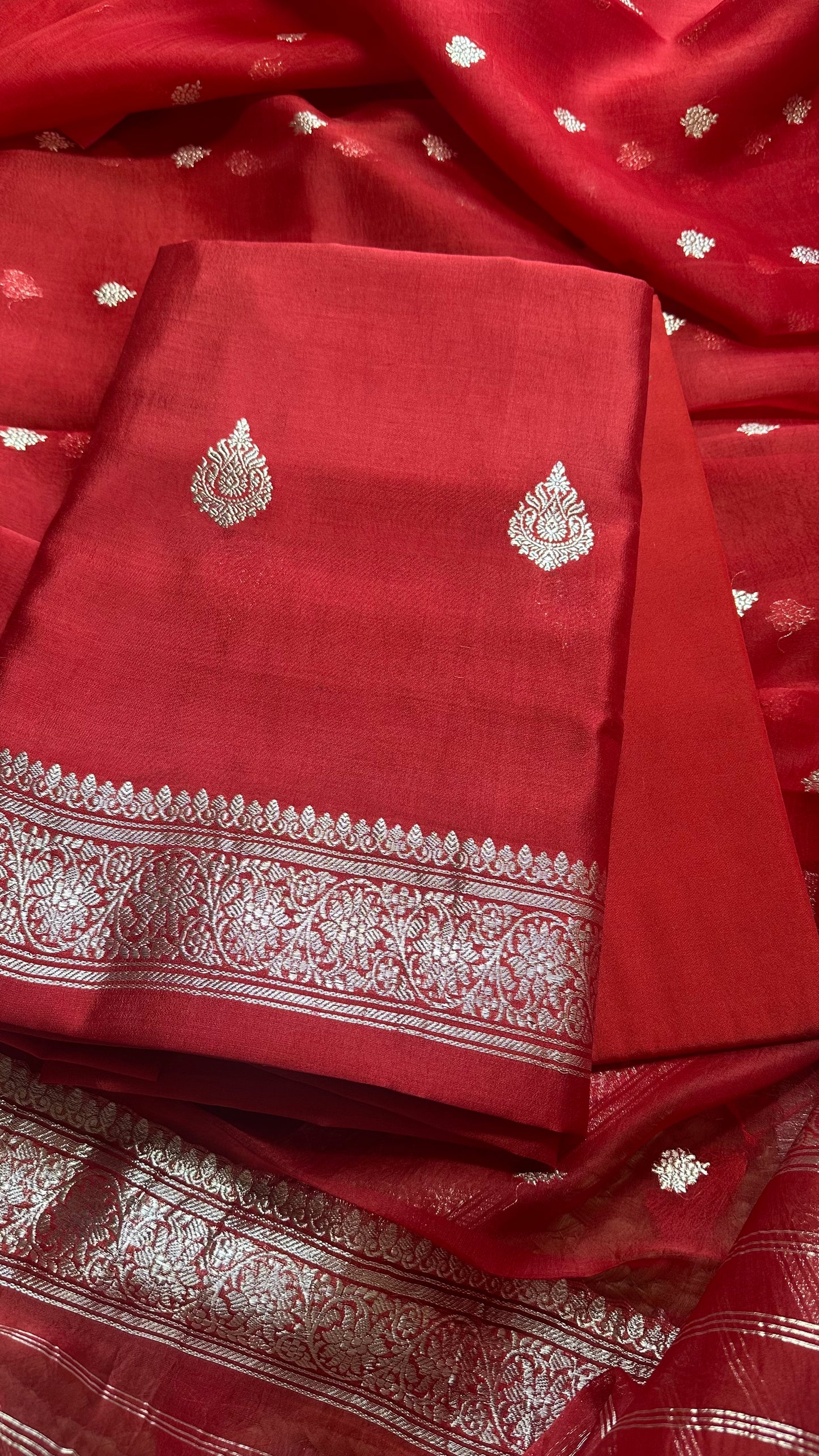 Red pure silver zari chiniya kurta, kora silver zari dupatta, plain bottom