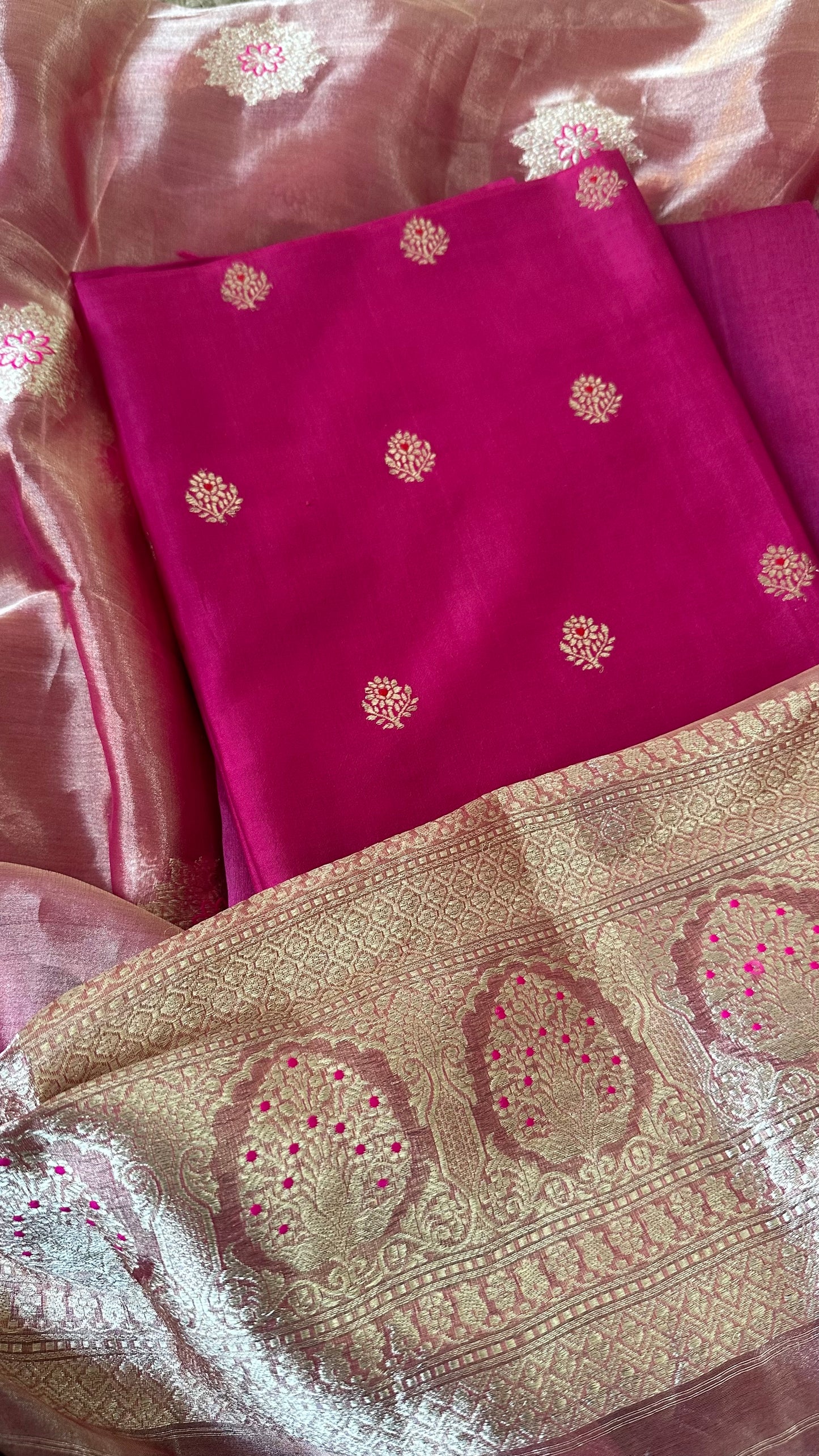 Pink chiniya kurta, plain bottom and tissue meendar dupatta.