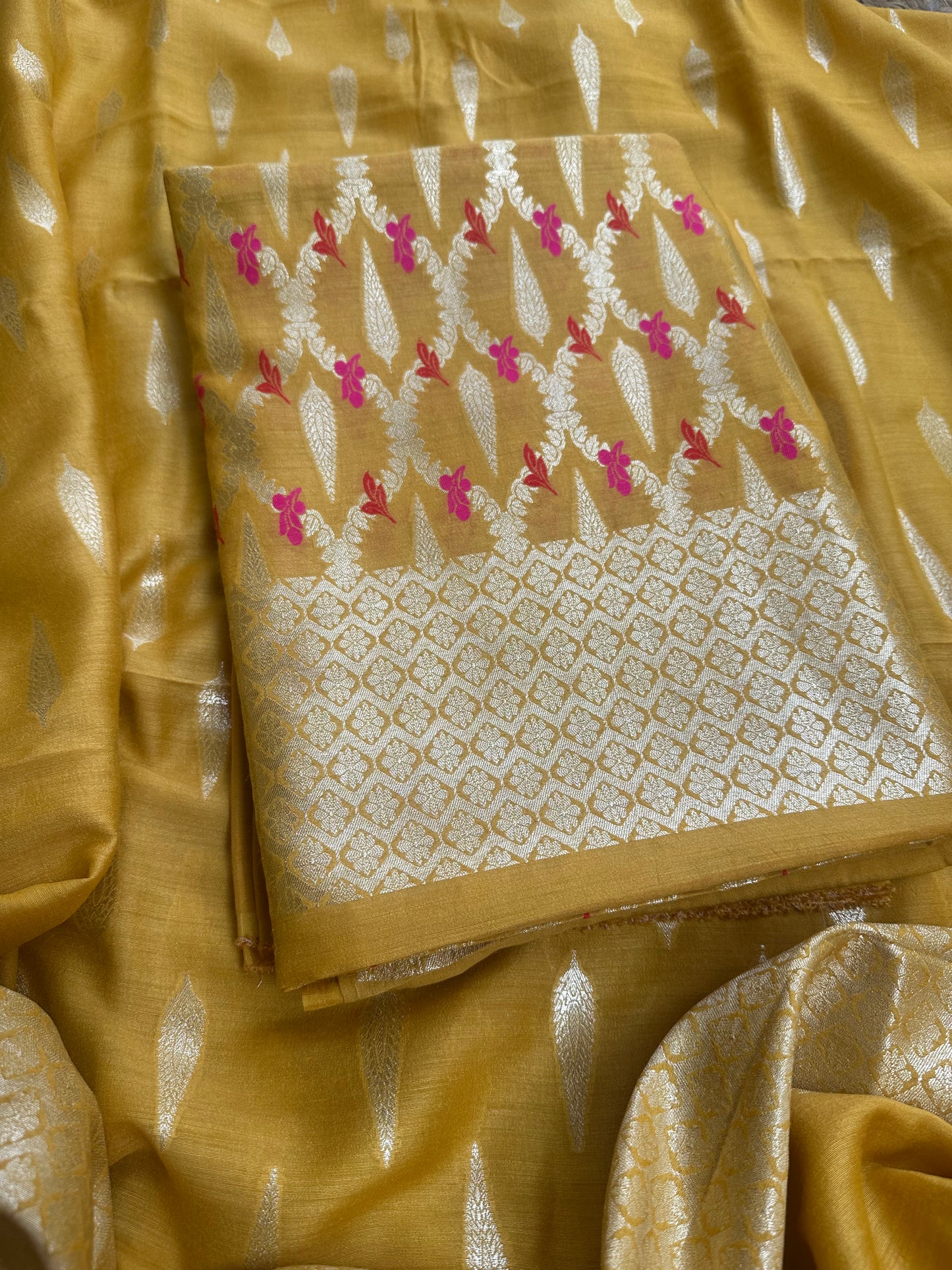 Yellow moonga silk meendar 3 piece suit set