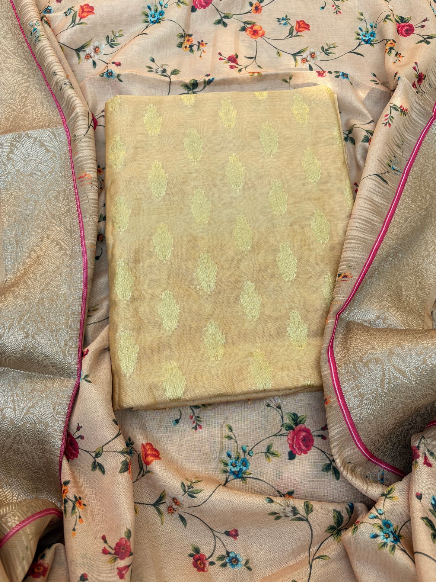 Beige kurta, digital print dupatta, plain bottom