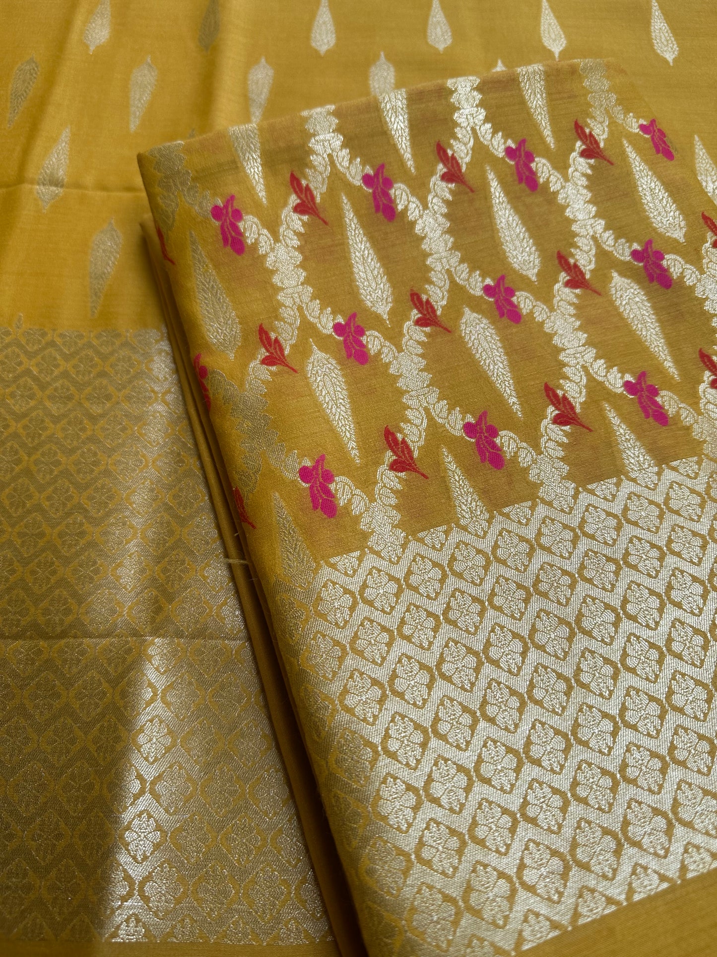 Yellow moonga silk meendar 3 piece suit set