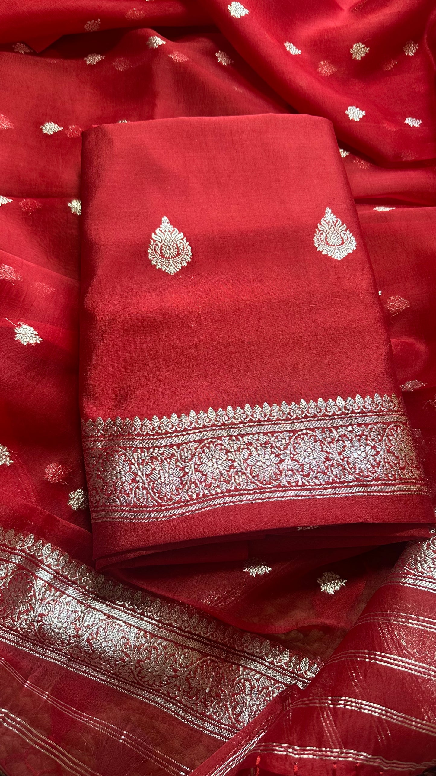 Red pure silver zari chiniya kurta, kora silver zari dupatta, plain bottom