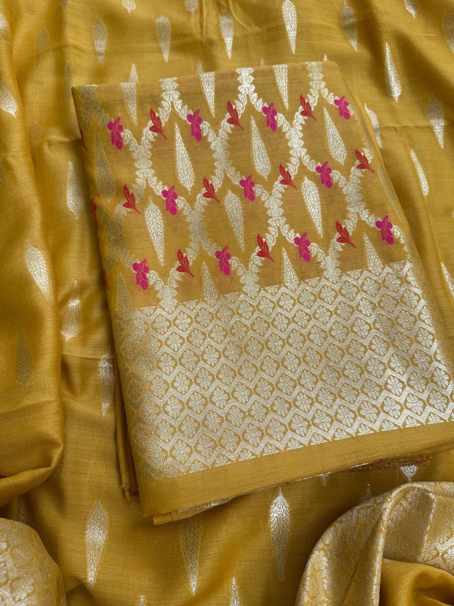 Yellow moonga silk meendar 3 piece suit set