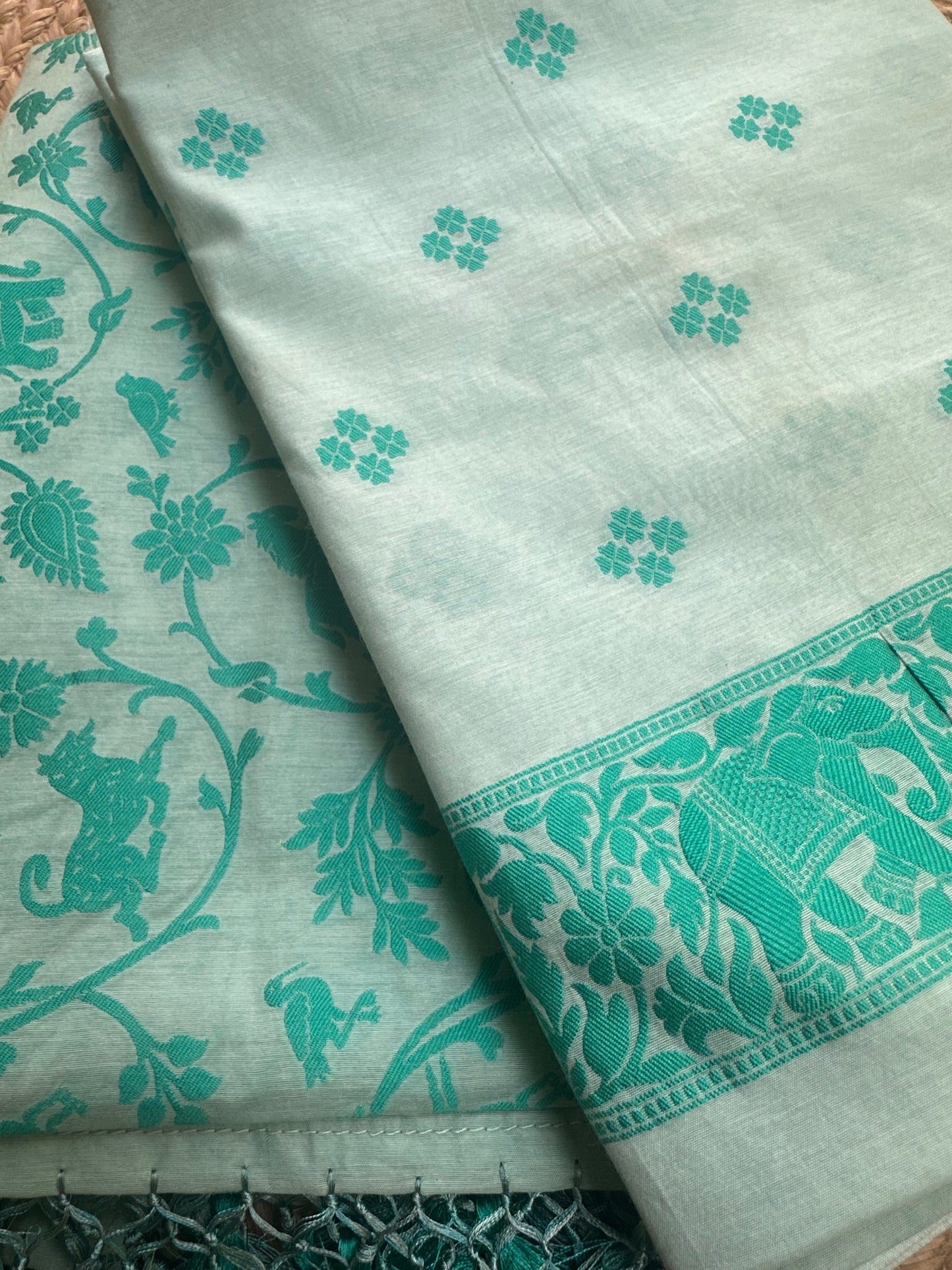 Sea green booti kurta, shikargah dupatta, plain bottom