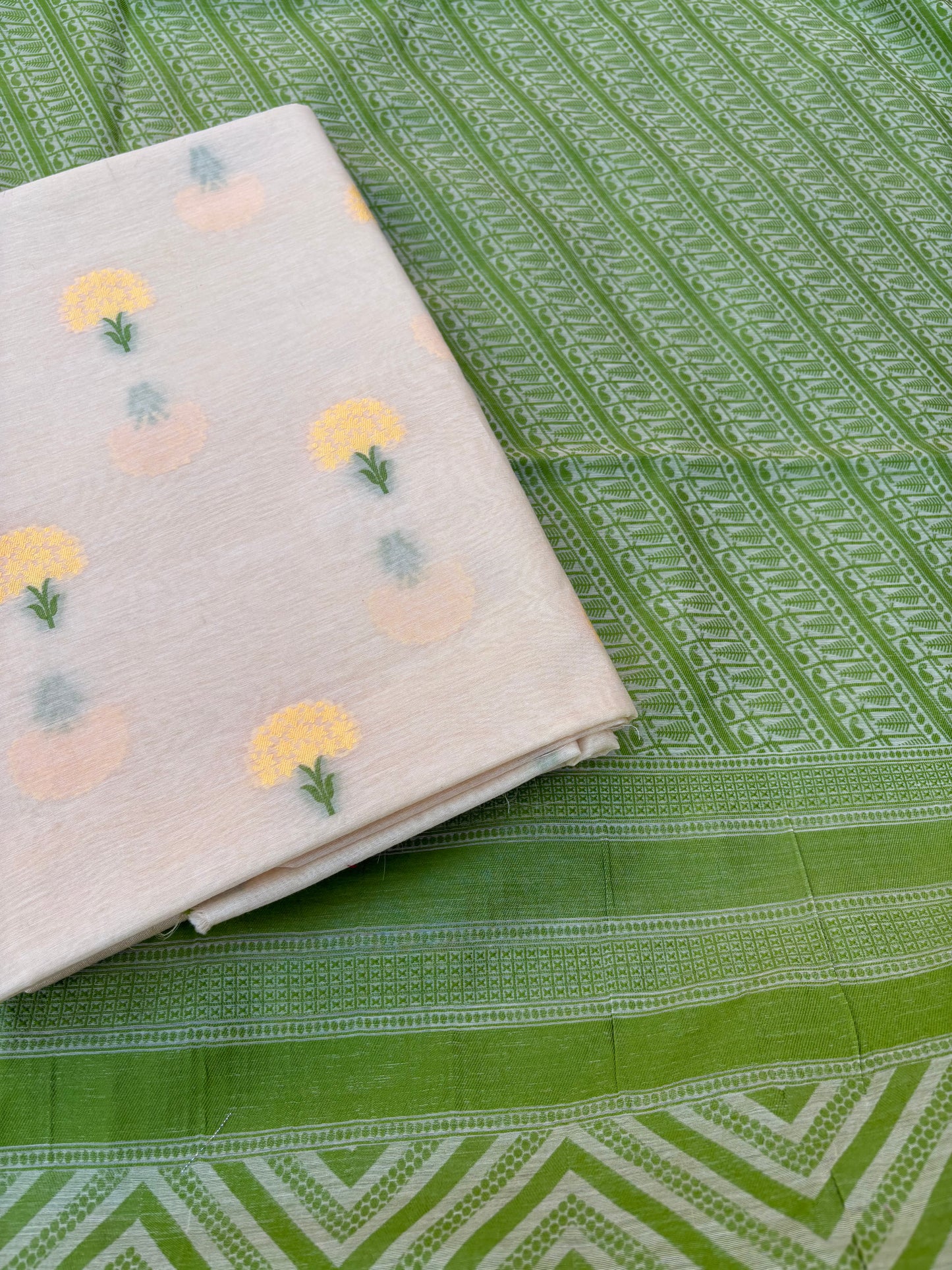 Flower weaving kurta, Resham weaving dupatta , plain bottom