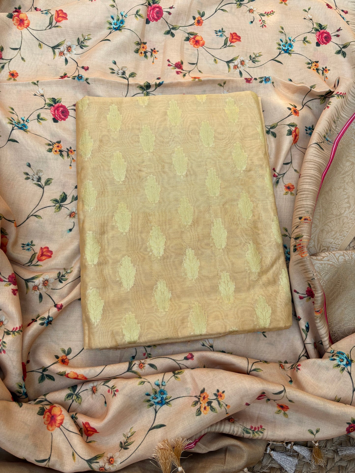 Beige kurta, digital print dupatta, plain bottom