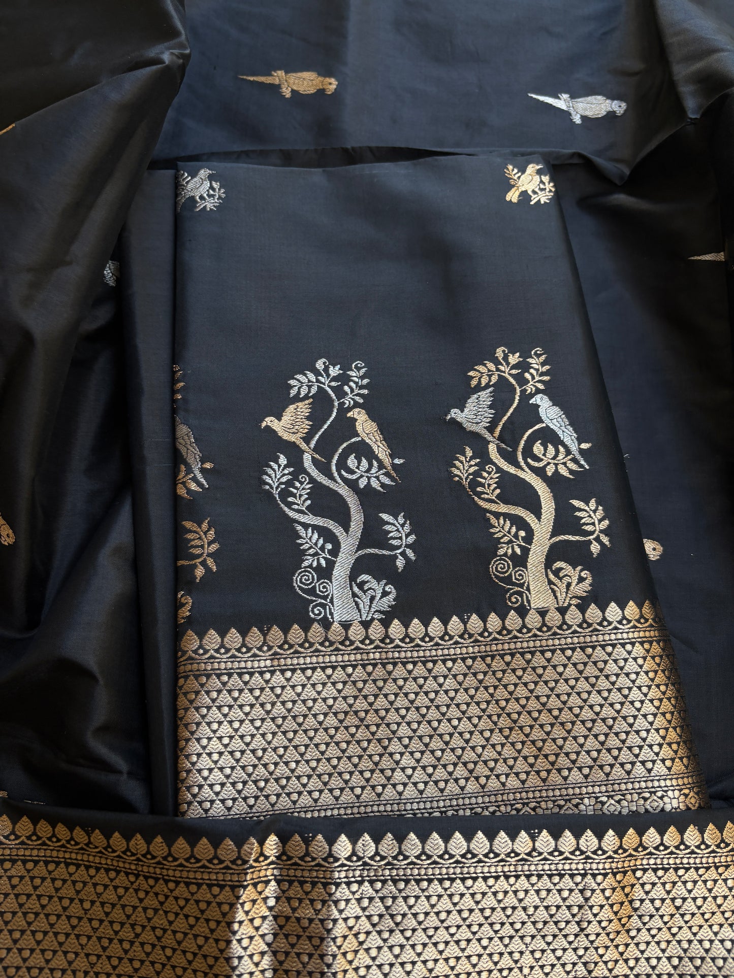 Black katan by katan figure motif suit set