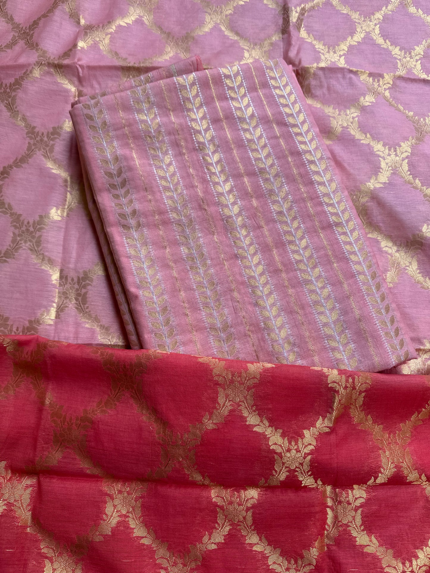 Pink chanderi kurta, shaded pink dupatta, plain bottom