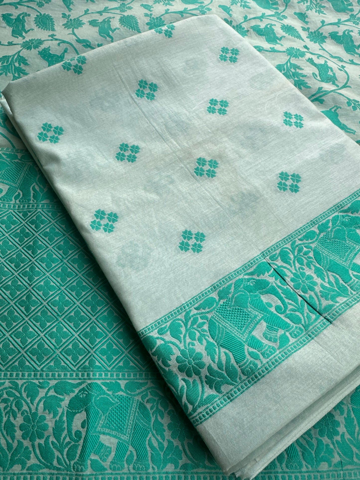 Sea green booti kurta, shikargah dupatta, plain bottom