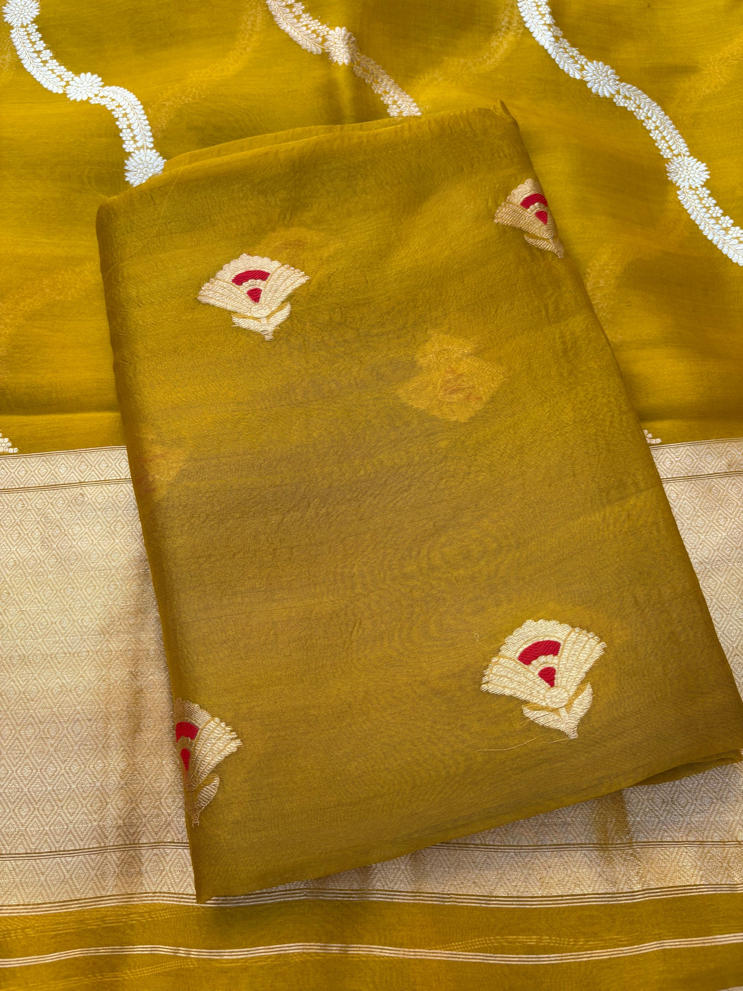 Green meendar kurta, kora kadhwa dupatta, plain silk bottom