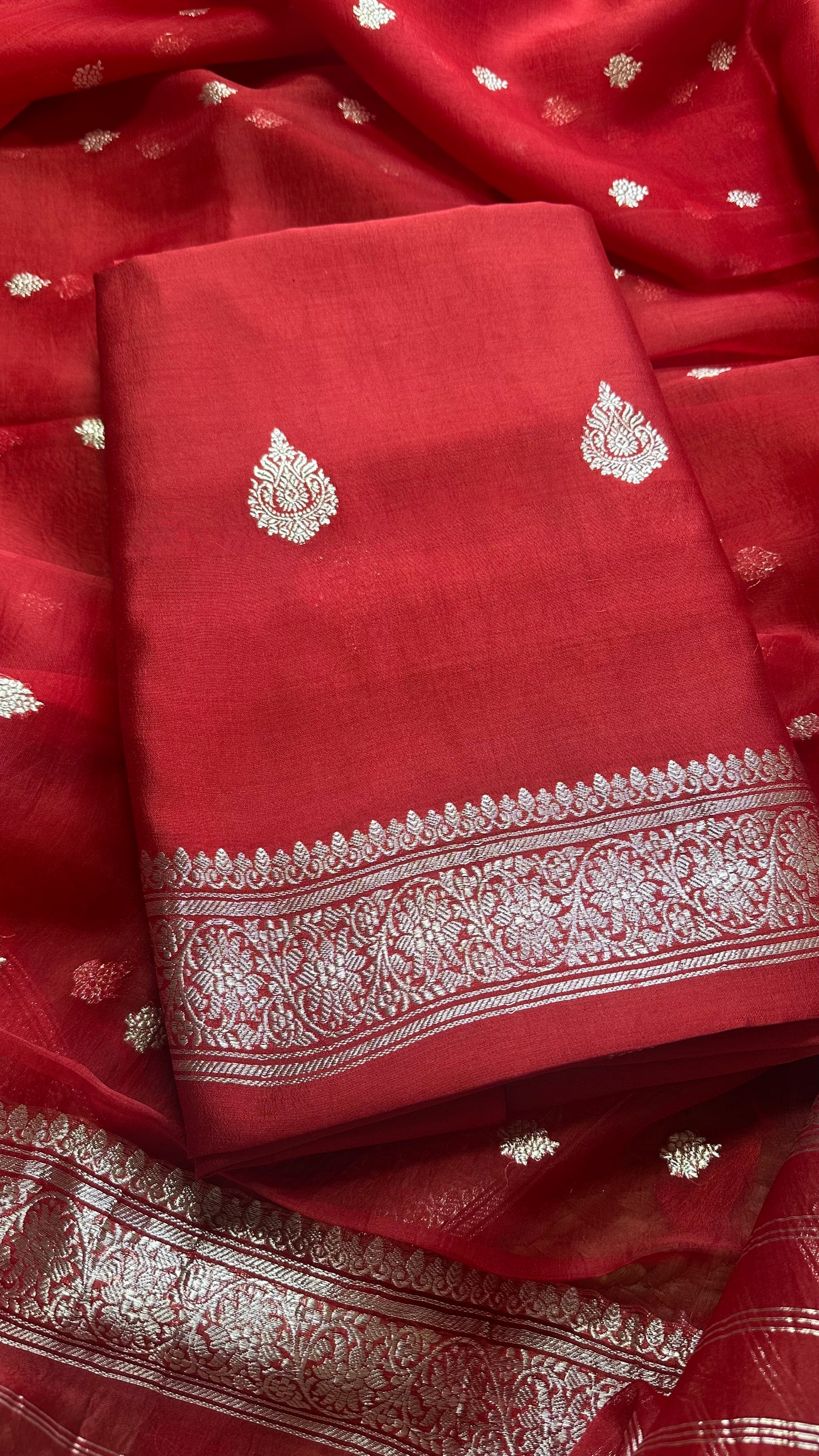 Red pure silver zari chiniya kurta, kora silver zari dupatta, plain bottom