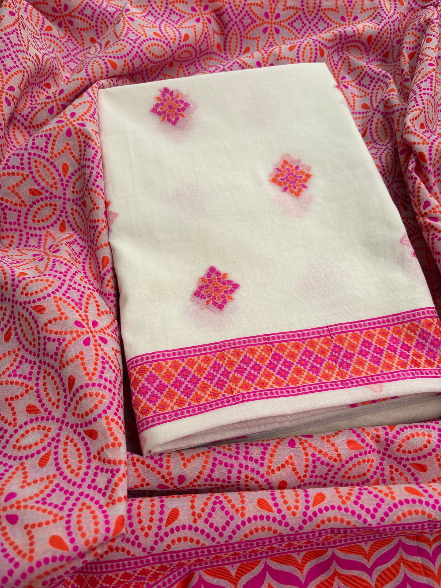 Rani pink weaving kurta,jaal weaving dupatta, plain bottom