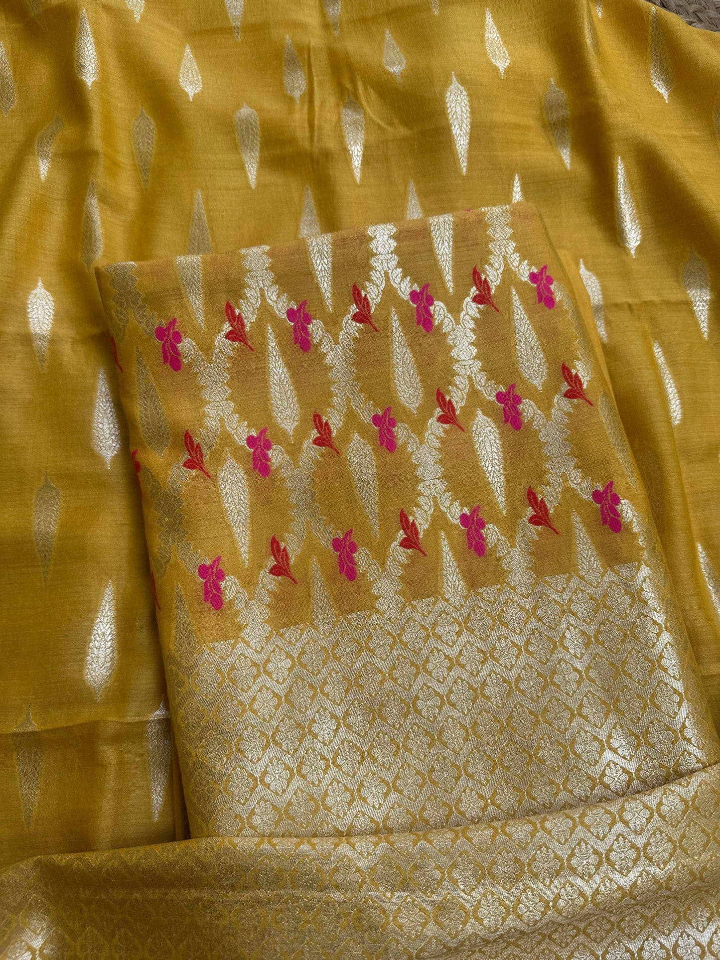 Yellow moonga silk meendar 3 piece suit set