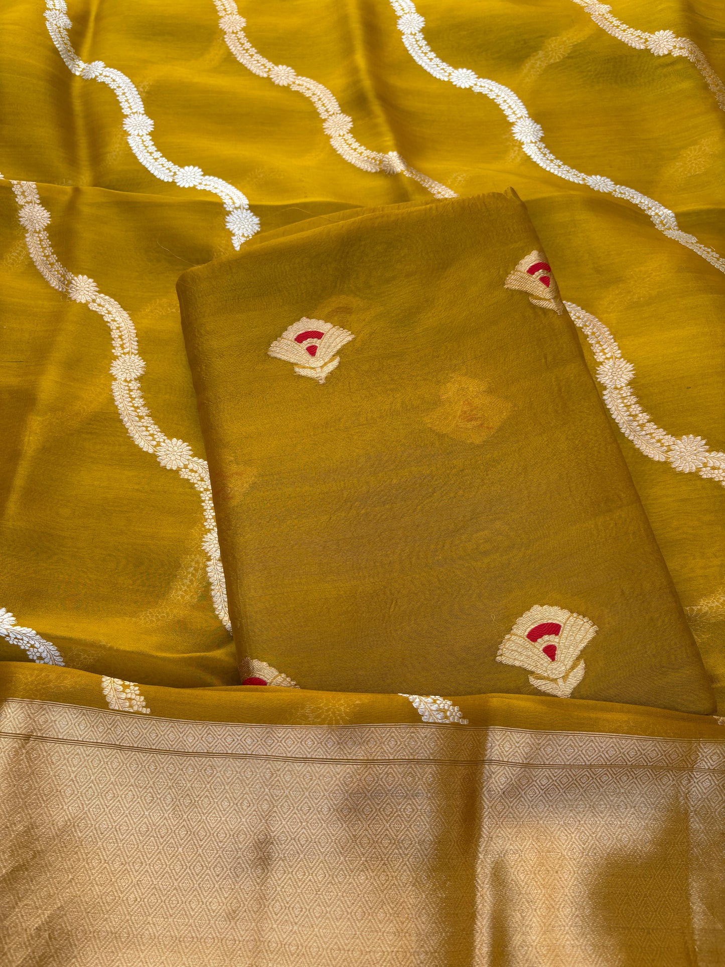 Green meendar kurta, kora kadhwa dupatta, plain silk bottom