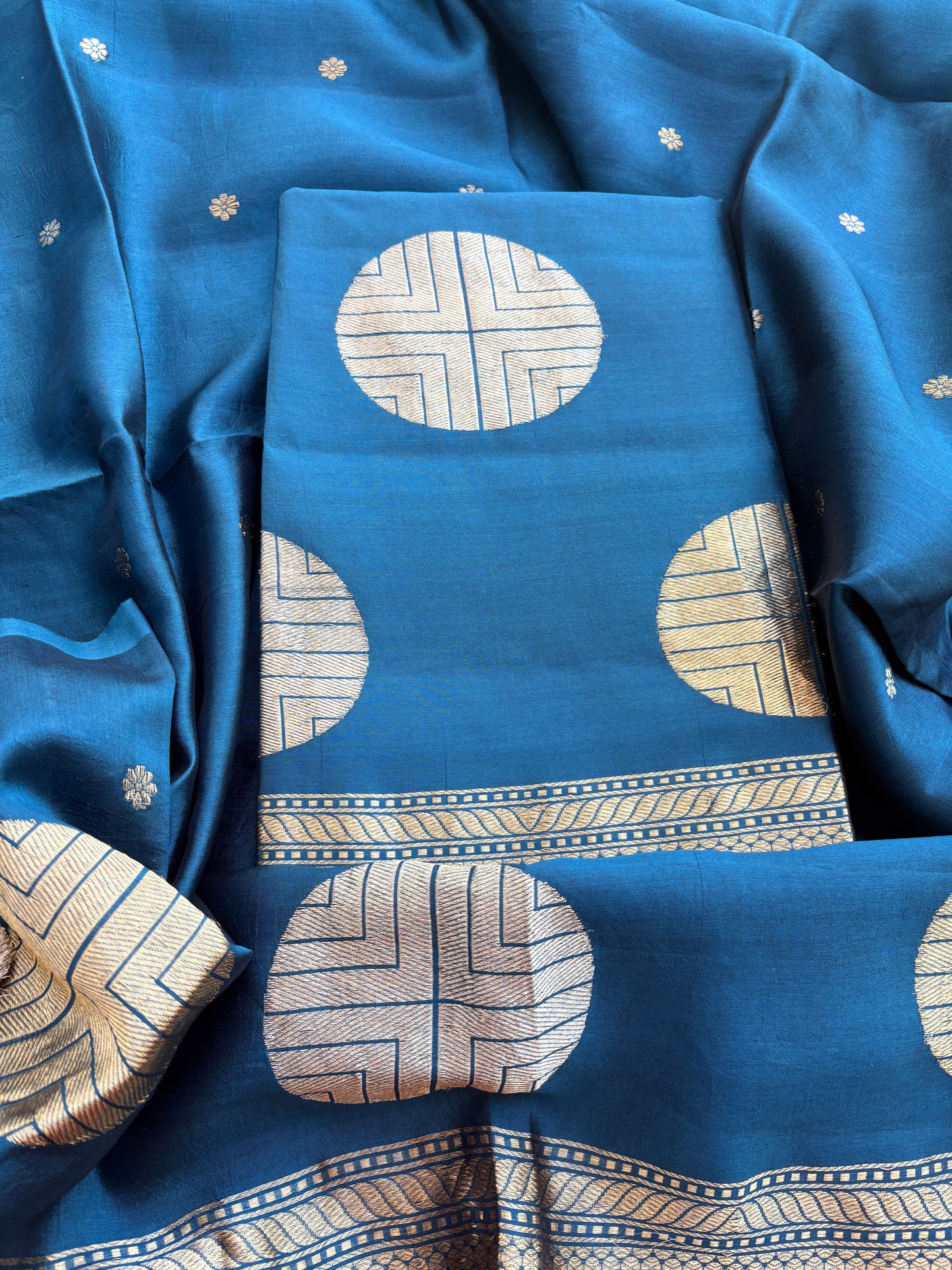 Blue circle design kadhwa suit set