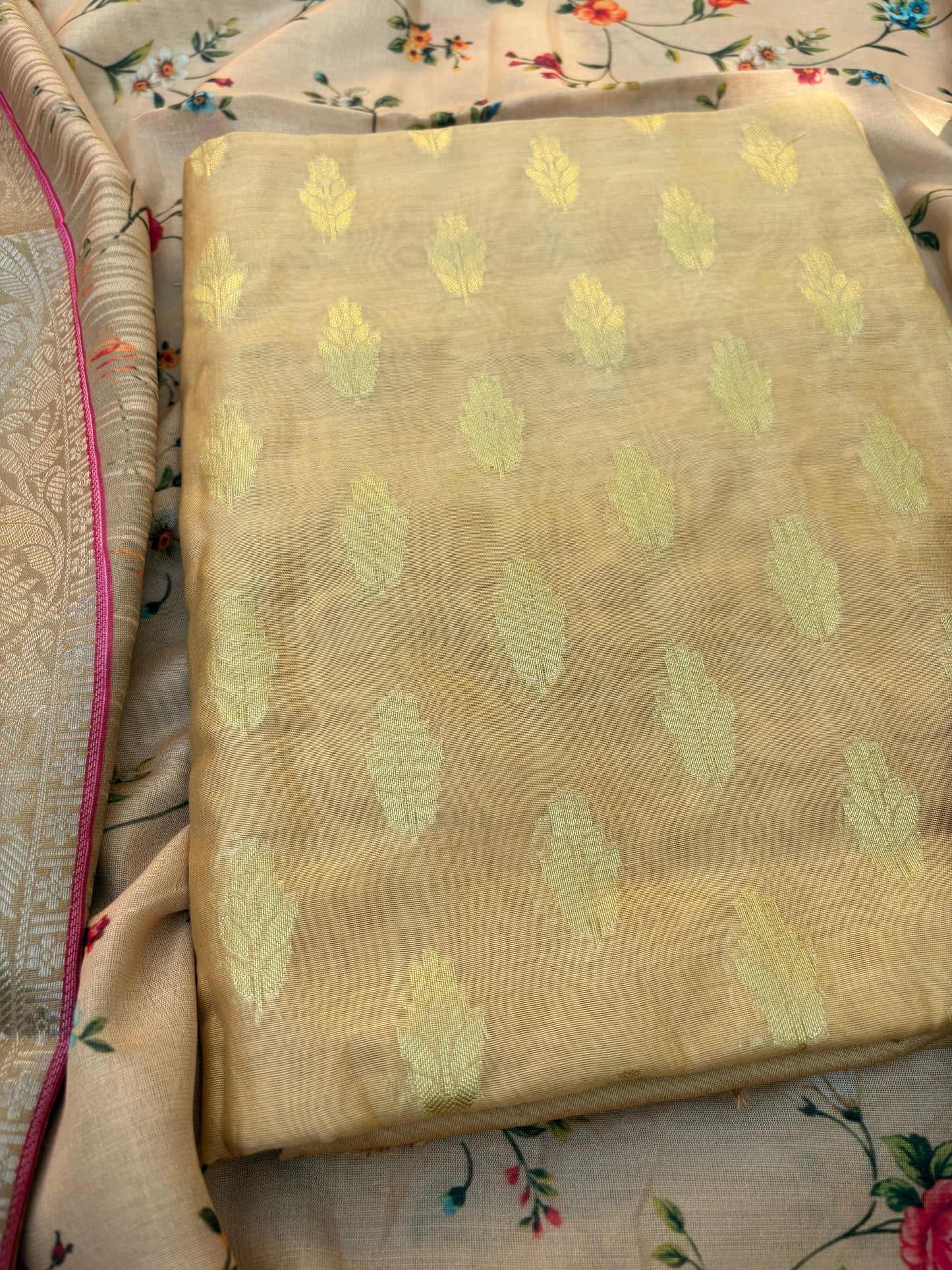 Beige kurta, digital print dupatta, plain bottom