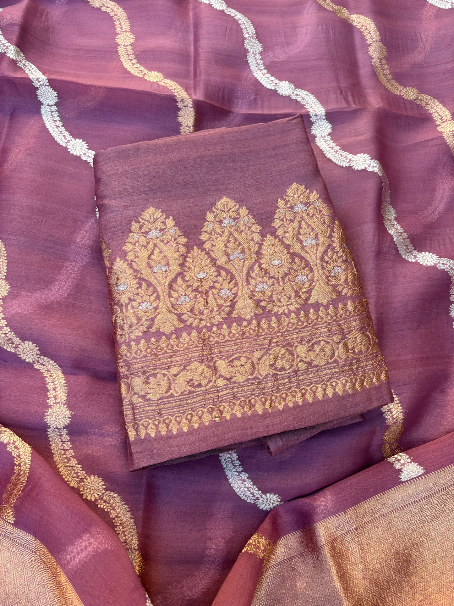 Onion pink Chiniya kora kadhwa 3 piece suit set