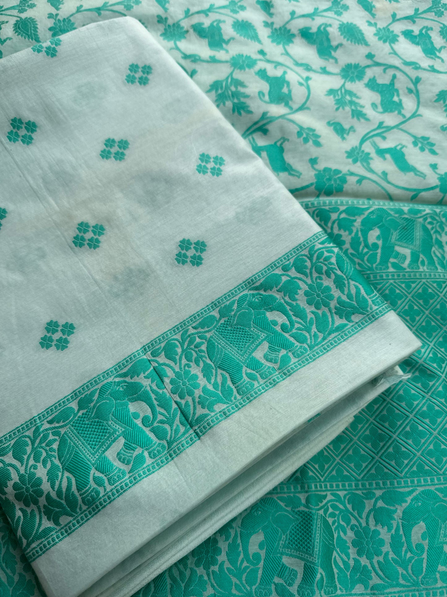 Sea green booti kurta, shikargah dupatta, plain bottom