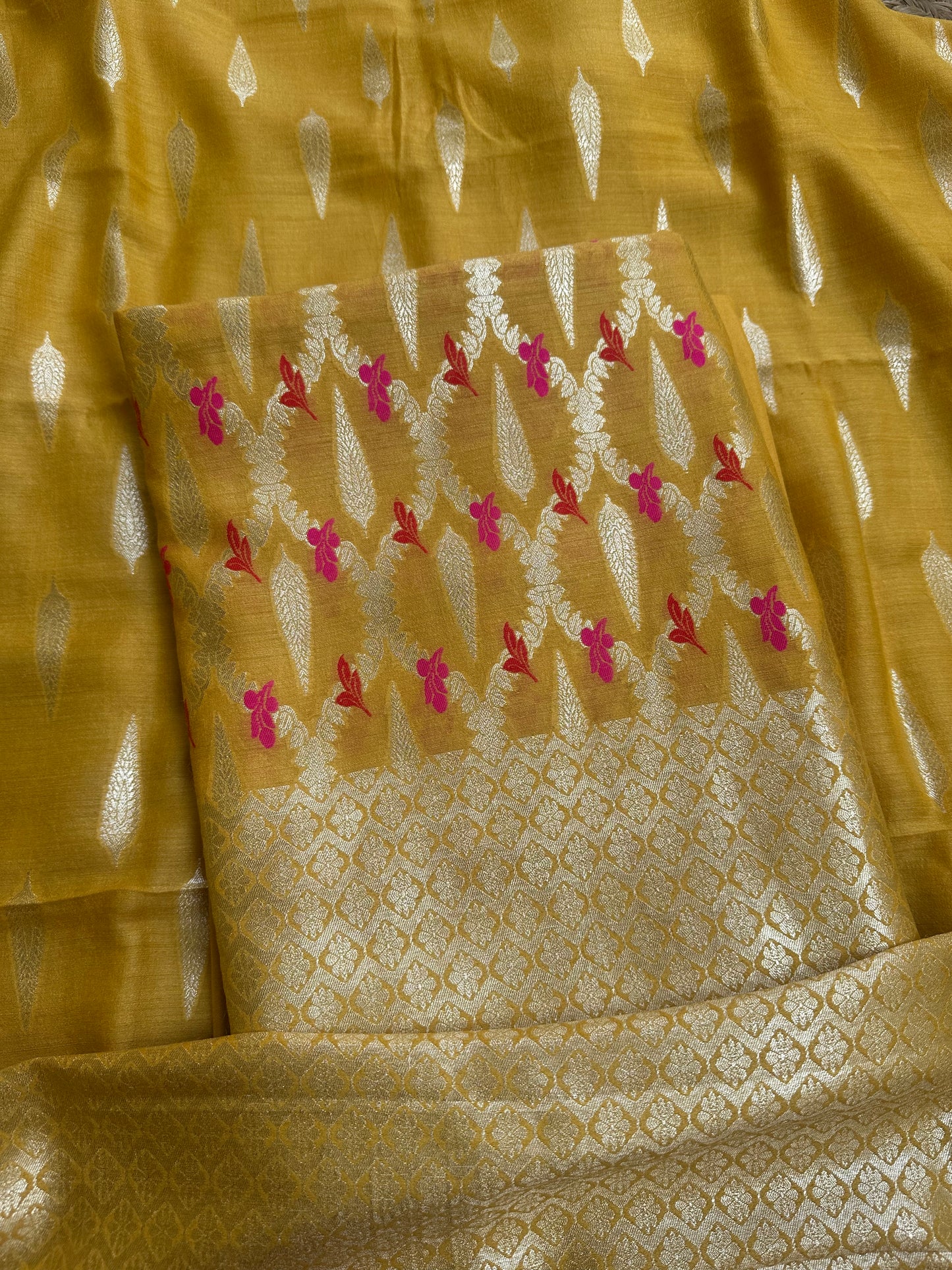 Yellow moonga silk meendar 3 piece suit set